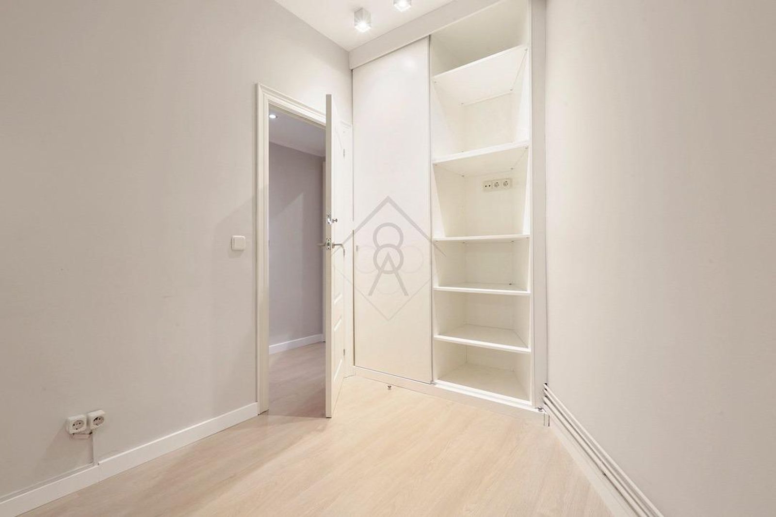 Apartamento de 4 dormitorios, 2 baños y 150m² en venta en Les Tres Torres, Barcelona - foto 23 de 30