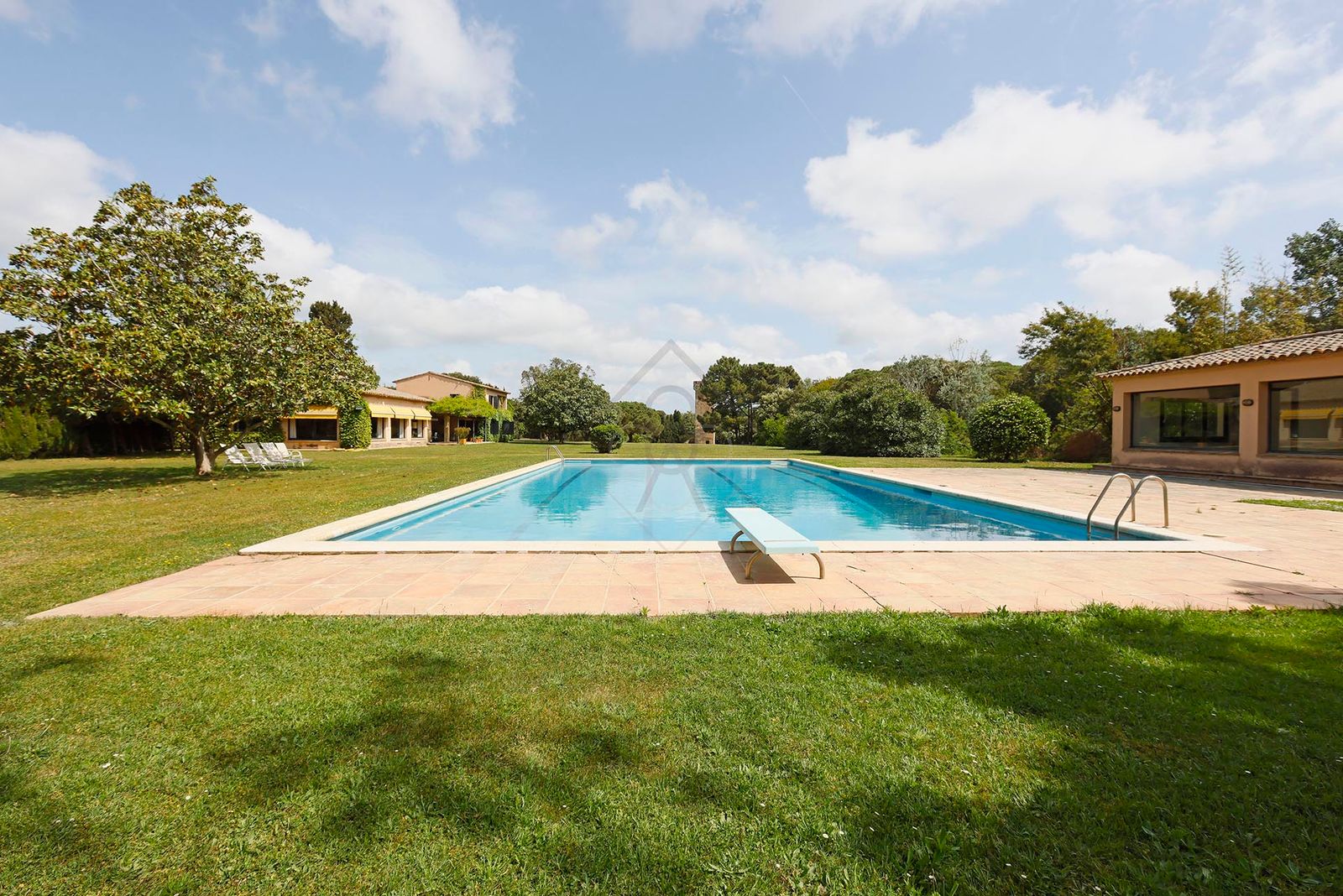 6-bedroom, 6-bathroom 1613m² villa for sale in Mont-Ras, Mont-ras - photo 26 of 35