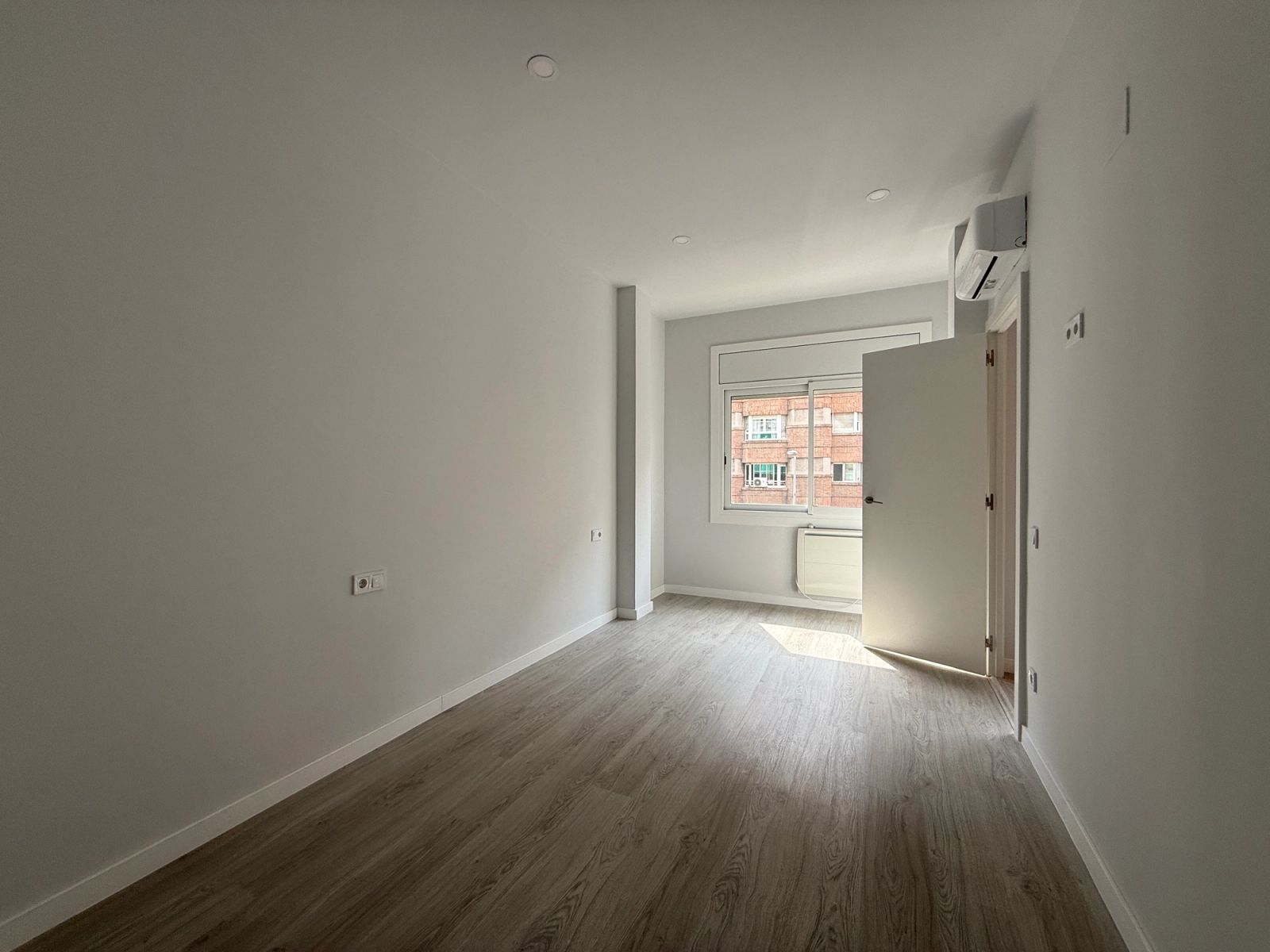 Piso de 4 dormitorios, 2 baños y 114m² en venta en Eixample, Barcelona - foto 9 de 11