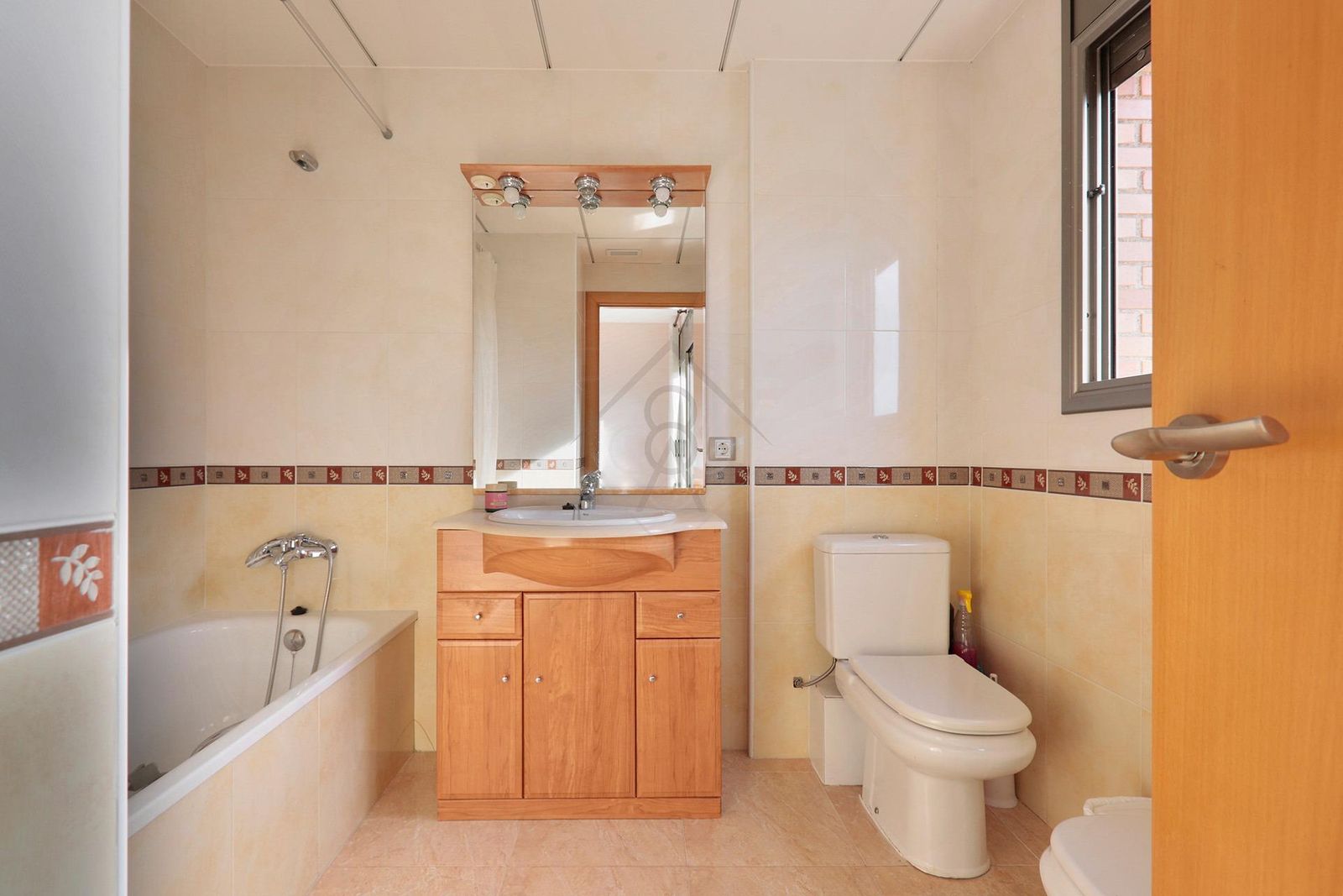 Casa de 4 dormitorios, 3 baños y 126m² en venta en Roda de Berà, El Vendrell - foto 14 de 29