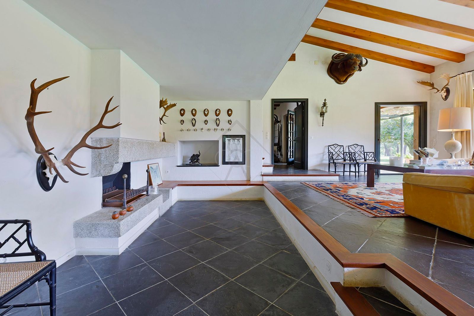 6-bedroom, 6-bathroom 1613m² villa for sale in Mont-Ras, Mont-ras - photo 6 of 35