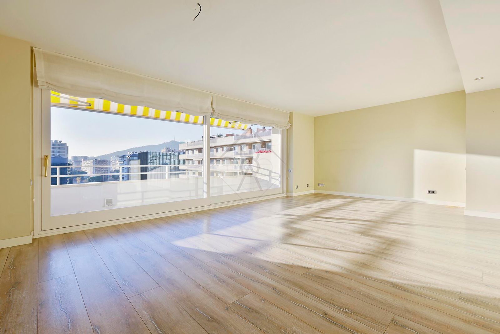 Piso de 3 dormitorios, 3 baños y 130m² en alquiler de temporada en Les Corts, Barcelona - foto 4 de 27