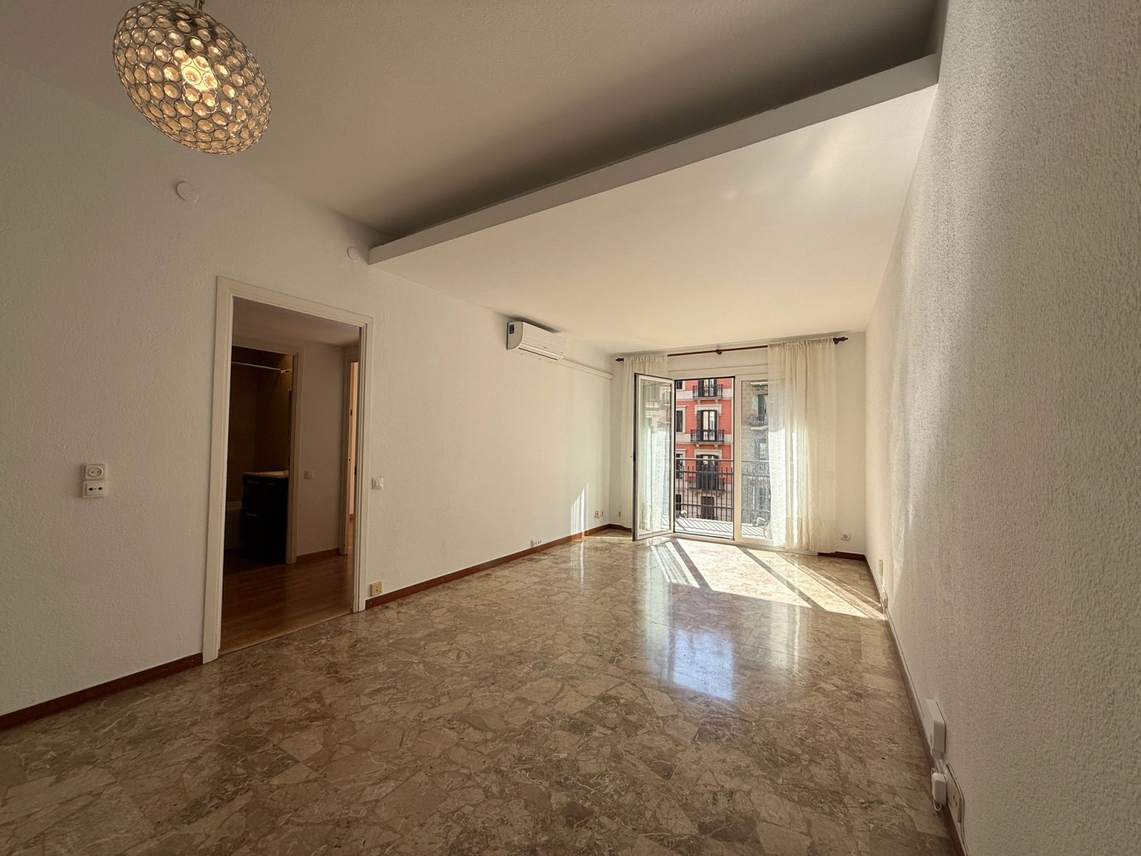 Piso de 4 dormitorios, 2 baños y 96m² en venta en Eixample, Barcelona - foto 13 de 30