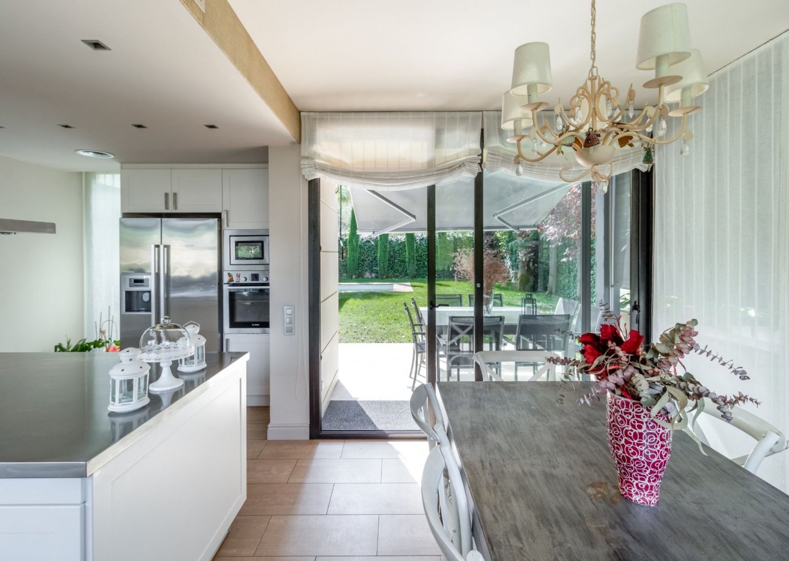 Casa de 6 dormitorios, 4 baños y 346m² en venta en Sant Just Desvern, Sant Just Desvern - foto 6 de 23