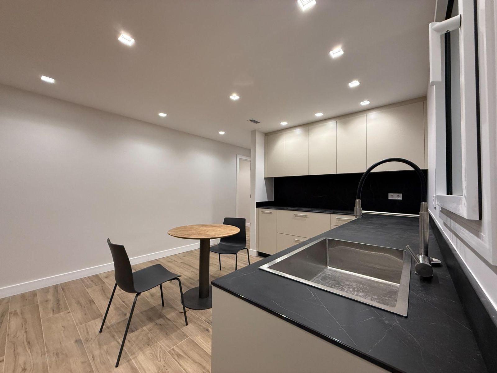 Piso de 4 dormitorios, 2 baños y 140m² en venta en Eixample, Barcelona - foto 20 de 37