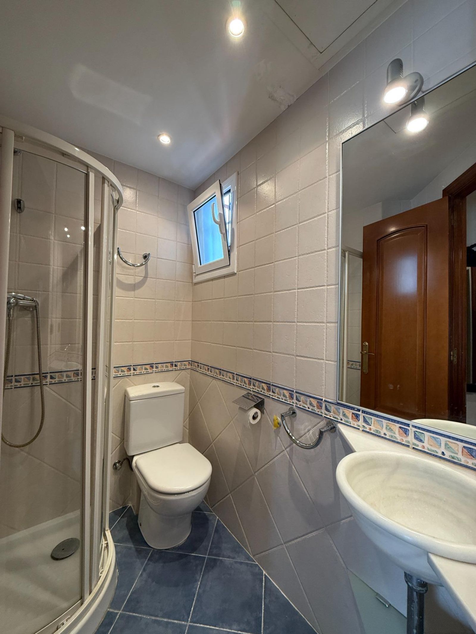 3-bedroom, 2-bathroom 80m² flat for sale in Eixample, Barcelona - photo 3 of 22