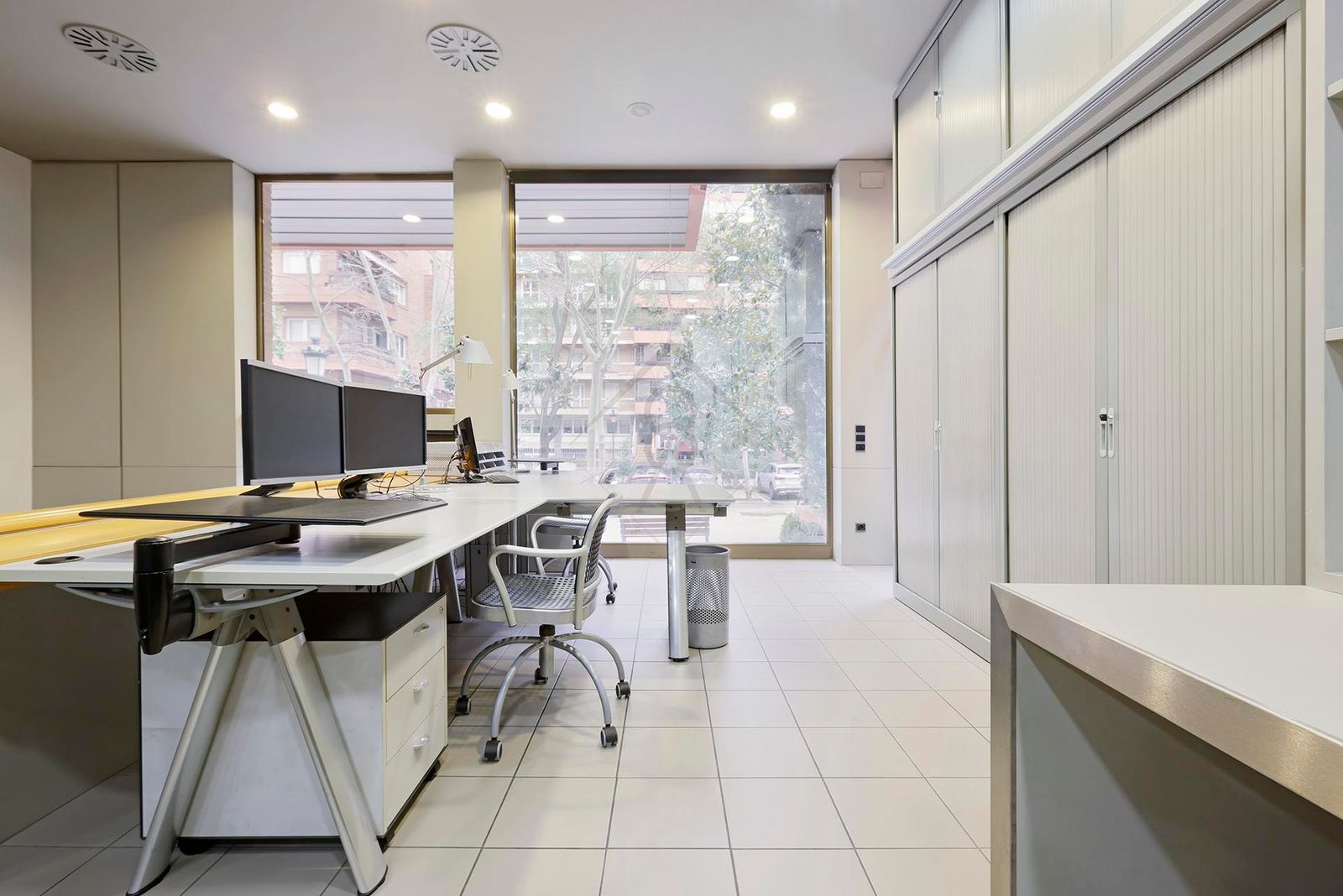 Oficina de 4 dormitorios, 2 baños y 170m² en alquiler en Les Tres Torres, Barcelona - foto 1 de 29