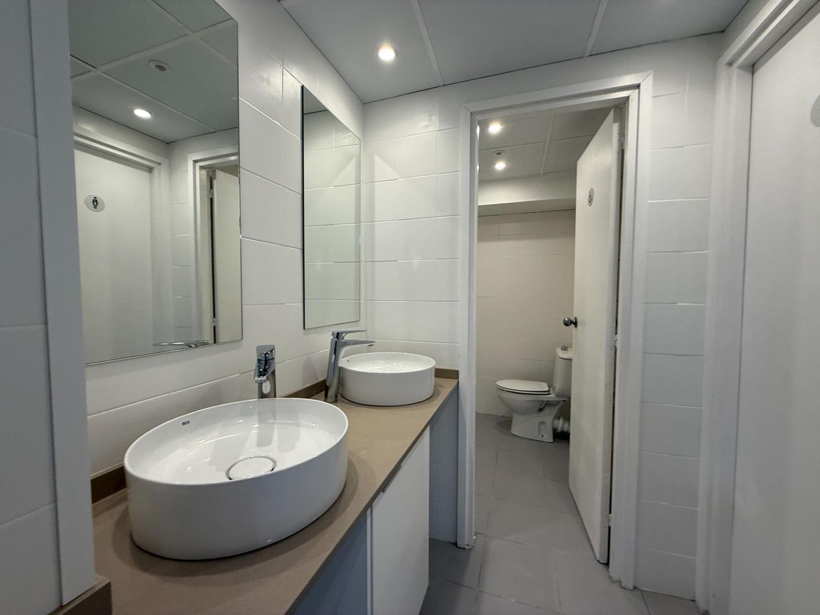 Oficina de 4 dormitorios, 3 baños y 253m² en alquiler en Eixample, Barcelona - foto 5 de 10