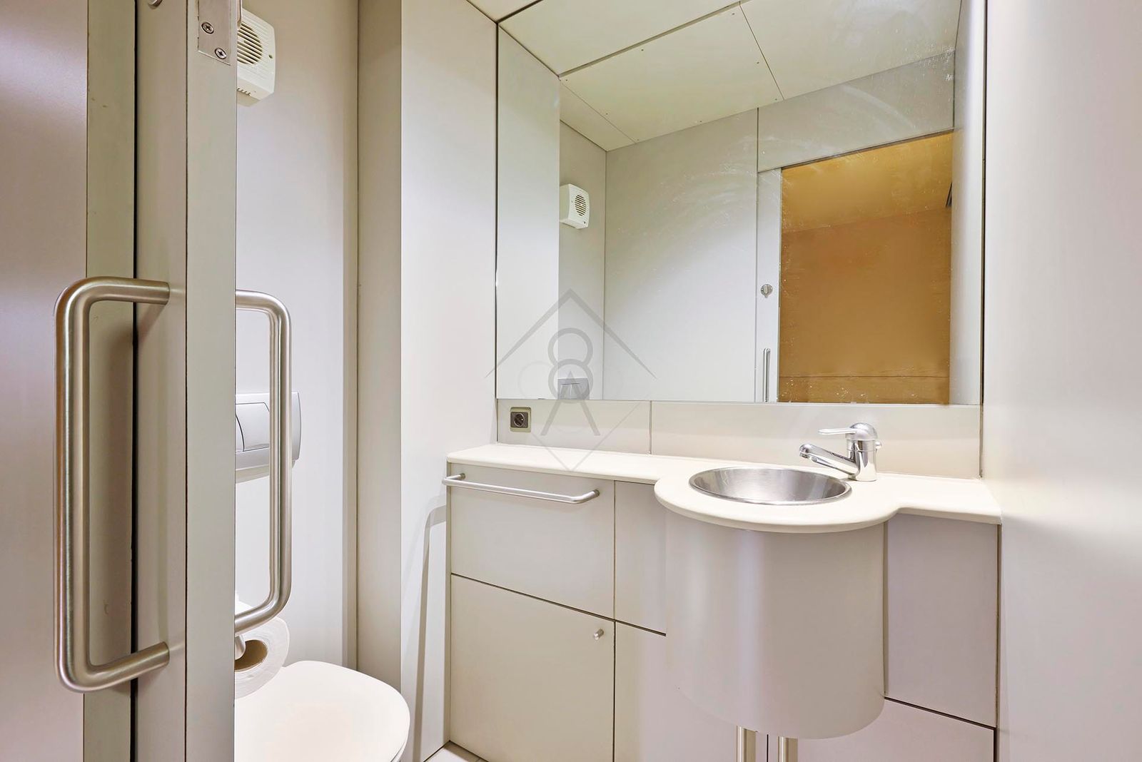 Oficina de 4 dormitorios, 2 baños y 170m² en alquiler en Les Tres Torres, Barcelona - foto 13 de 29