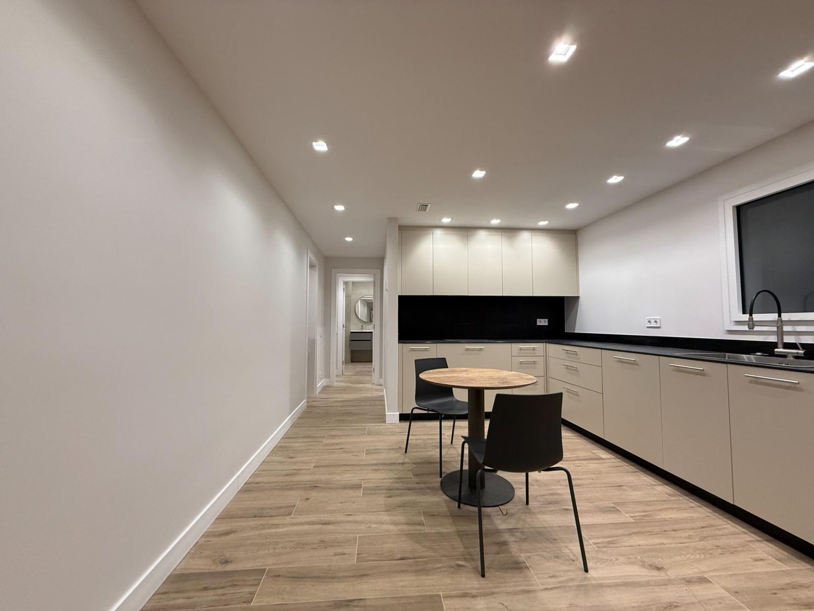 Piso de 4 dormitorios, 2 baños y 140m² en venta en Eixample, Barcelona - foto 37 de 37