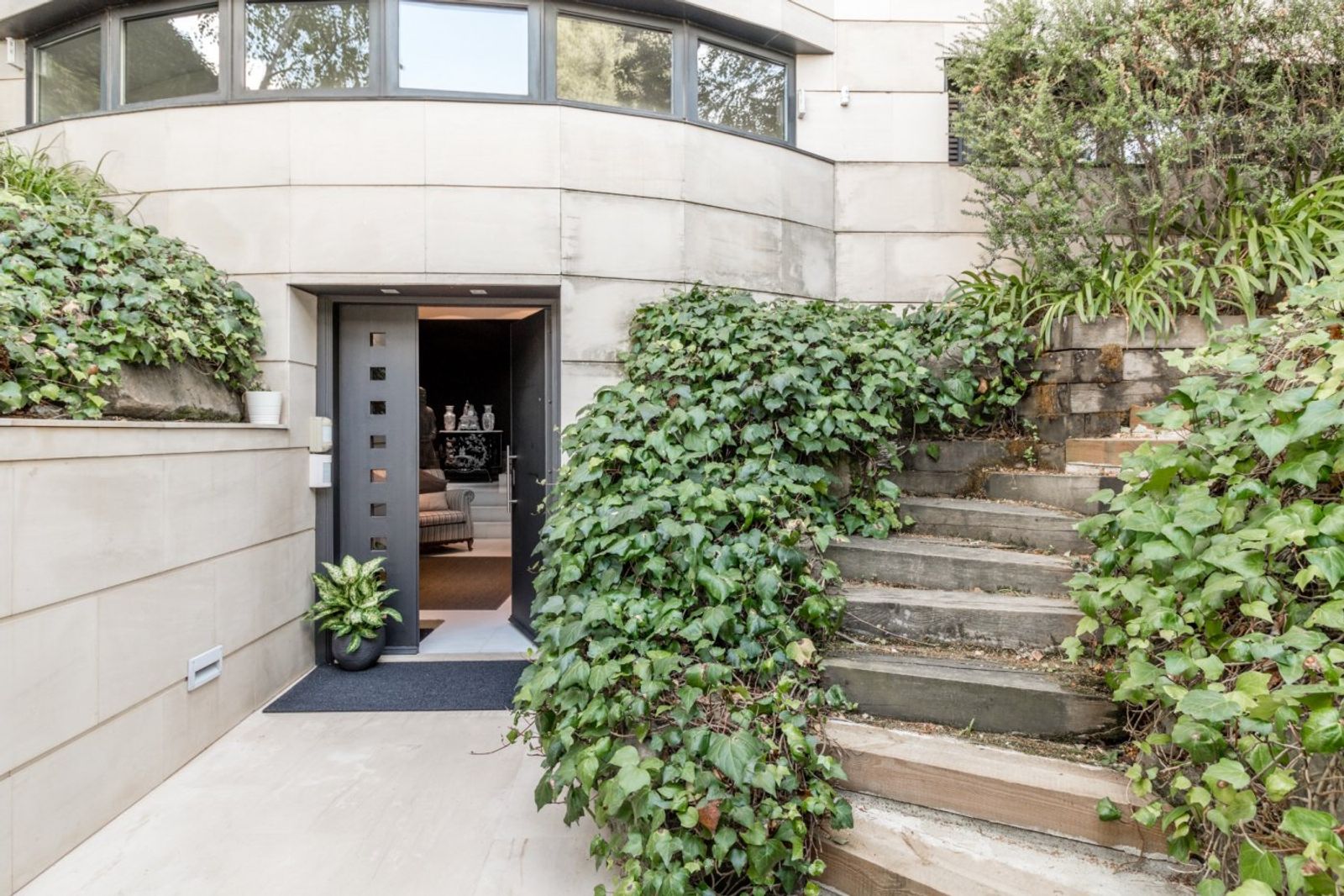 Casa de 6 dormitorios, 4 baños y 346m² en venta en Sant Just Desvern, Sant Just Desvern - foto 9 de 23