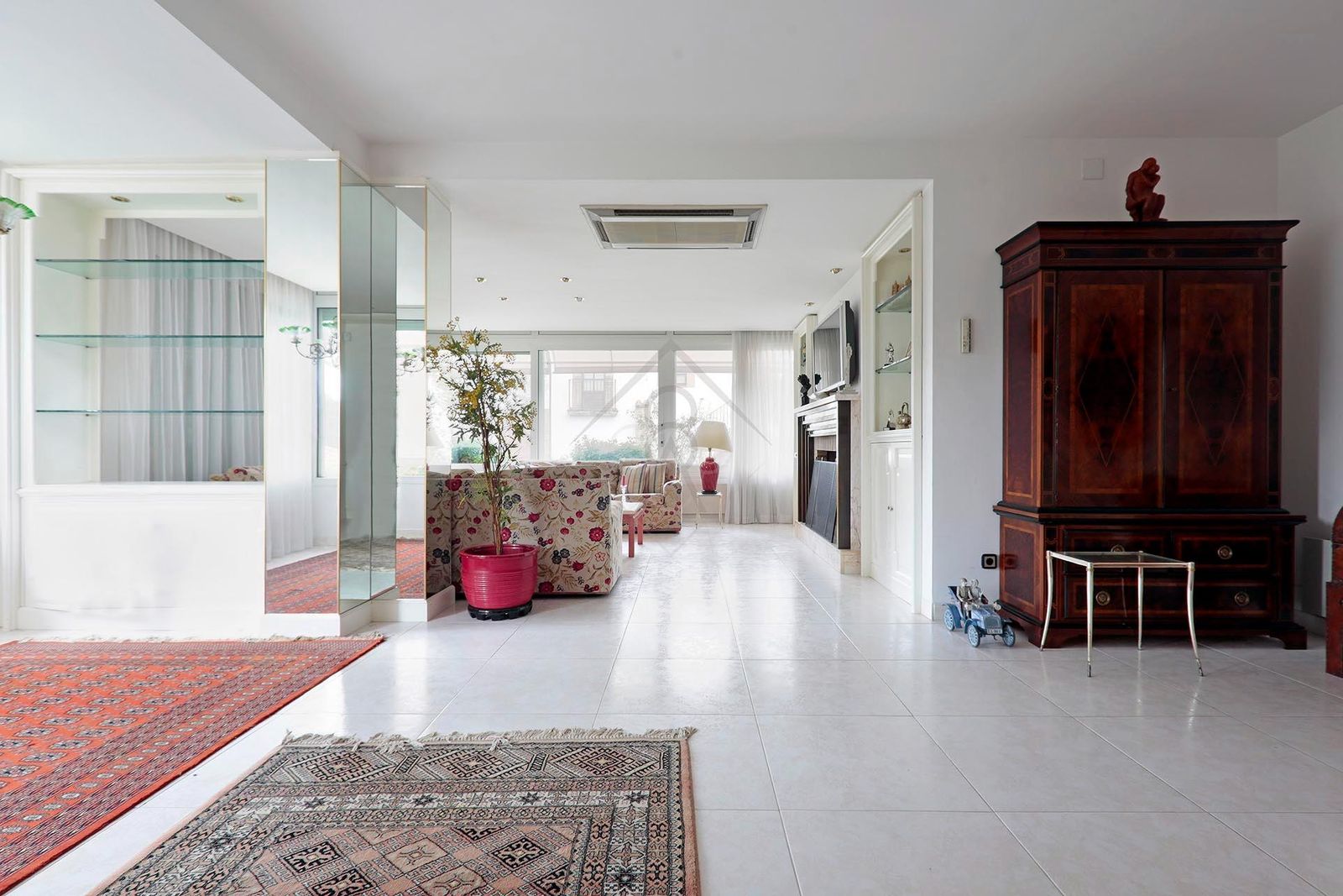 Casa de 6 dormitorios, 4 baños y 320m² en venta en Roda de Berà, Roda de Berà - foto 19 de 43