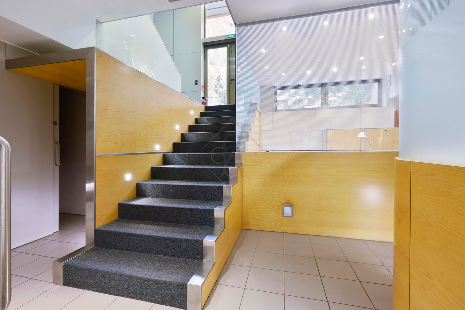 Oficina de 4 dormitorios, 2 baños y 170m² en alquiler en Les Tres Torres, Barcelona - foto 27 de 29