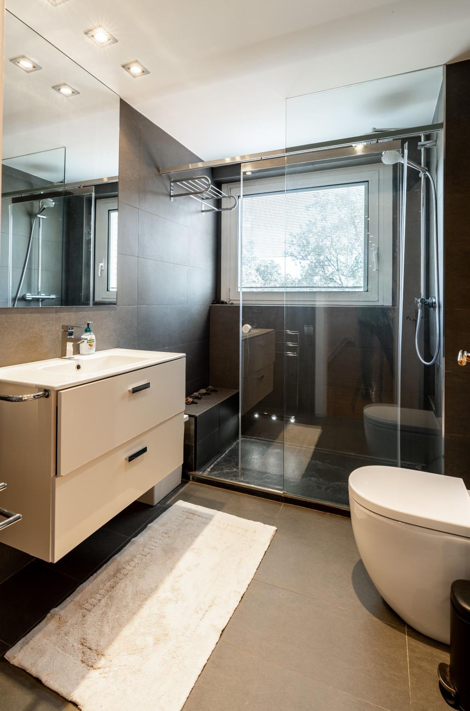 Casa de 4 dormitorios, 4 baños y 237m² en alquiler en Pedralbes, Barcelona - foto 44 de 82