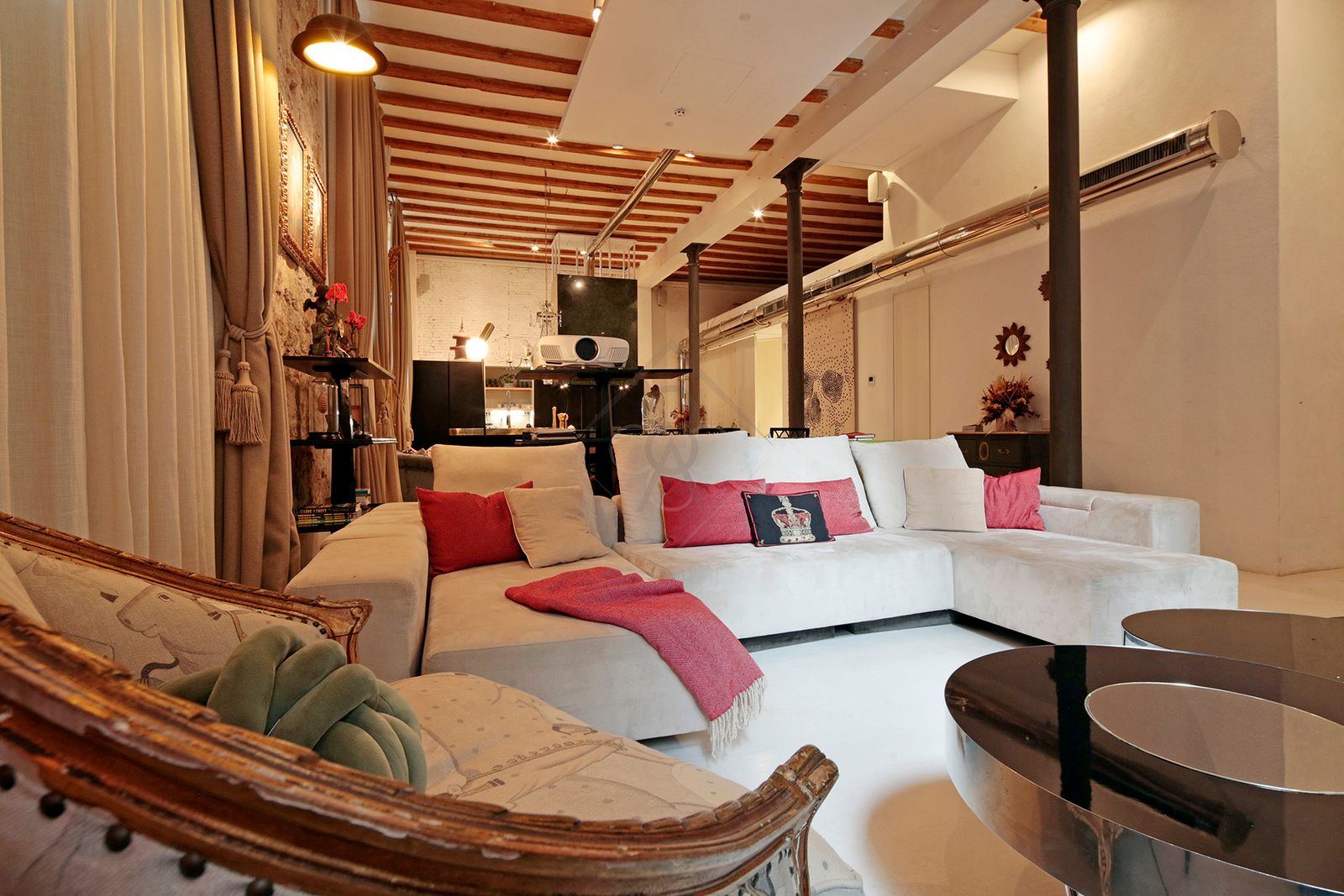 Loft de 3 dormitorios, 2 baños y 300m² en venta en Barrio Gótico, Barcelona - foto 4 de 38