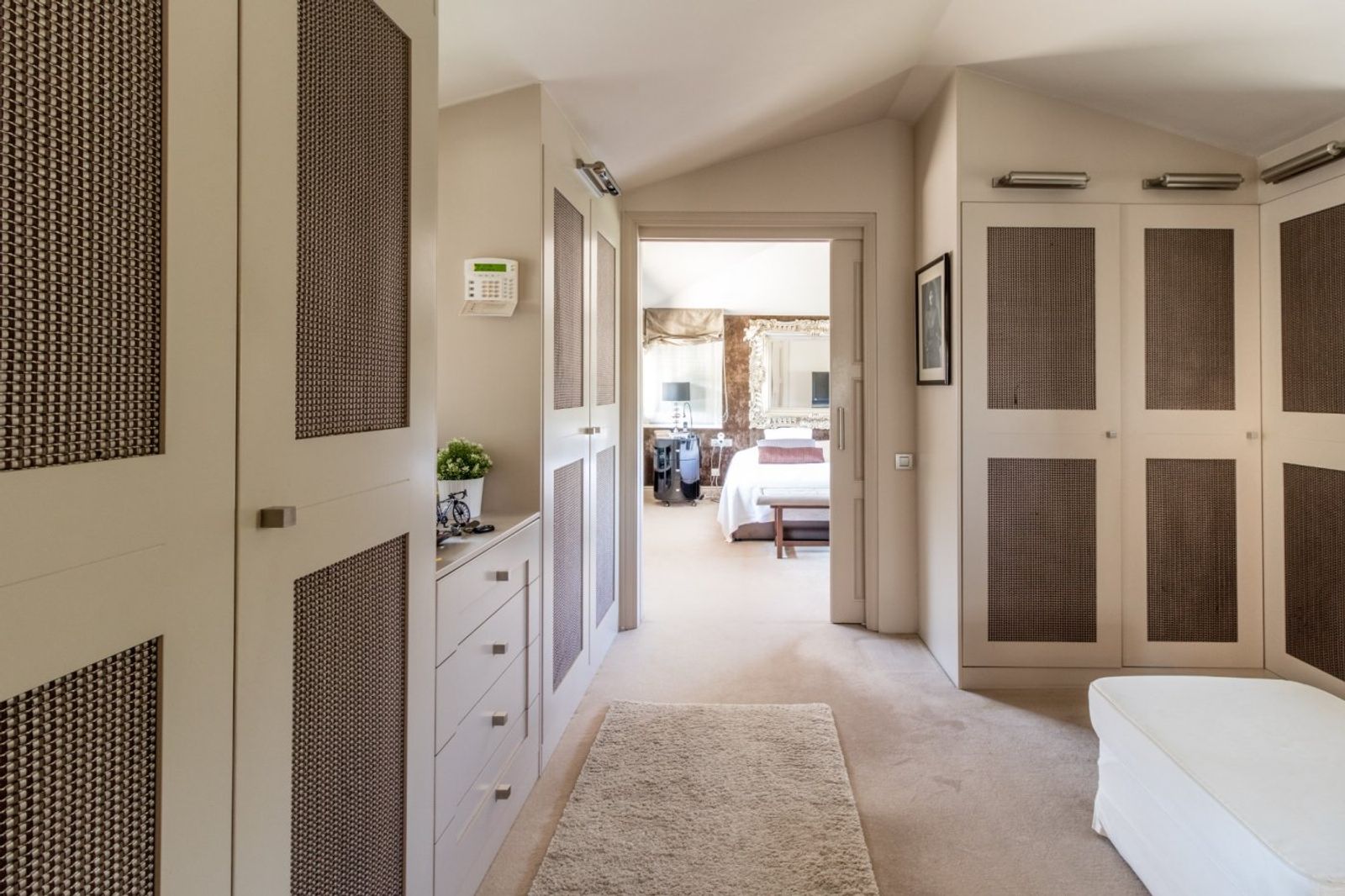 Casa de 6 dormitorios, 4 baños y 346m² en venta en Sant Just Desvern, Sant Just Desvern - foto 17 de 23