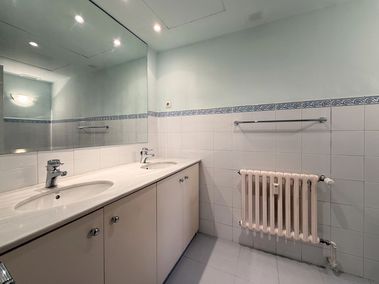 Ático de 7 dormitorios, 5 baños y 347m² en venta en Les Tres Torres, Barcelona - foto 31 de 45