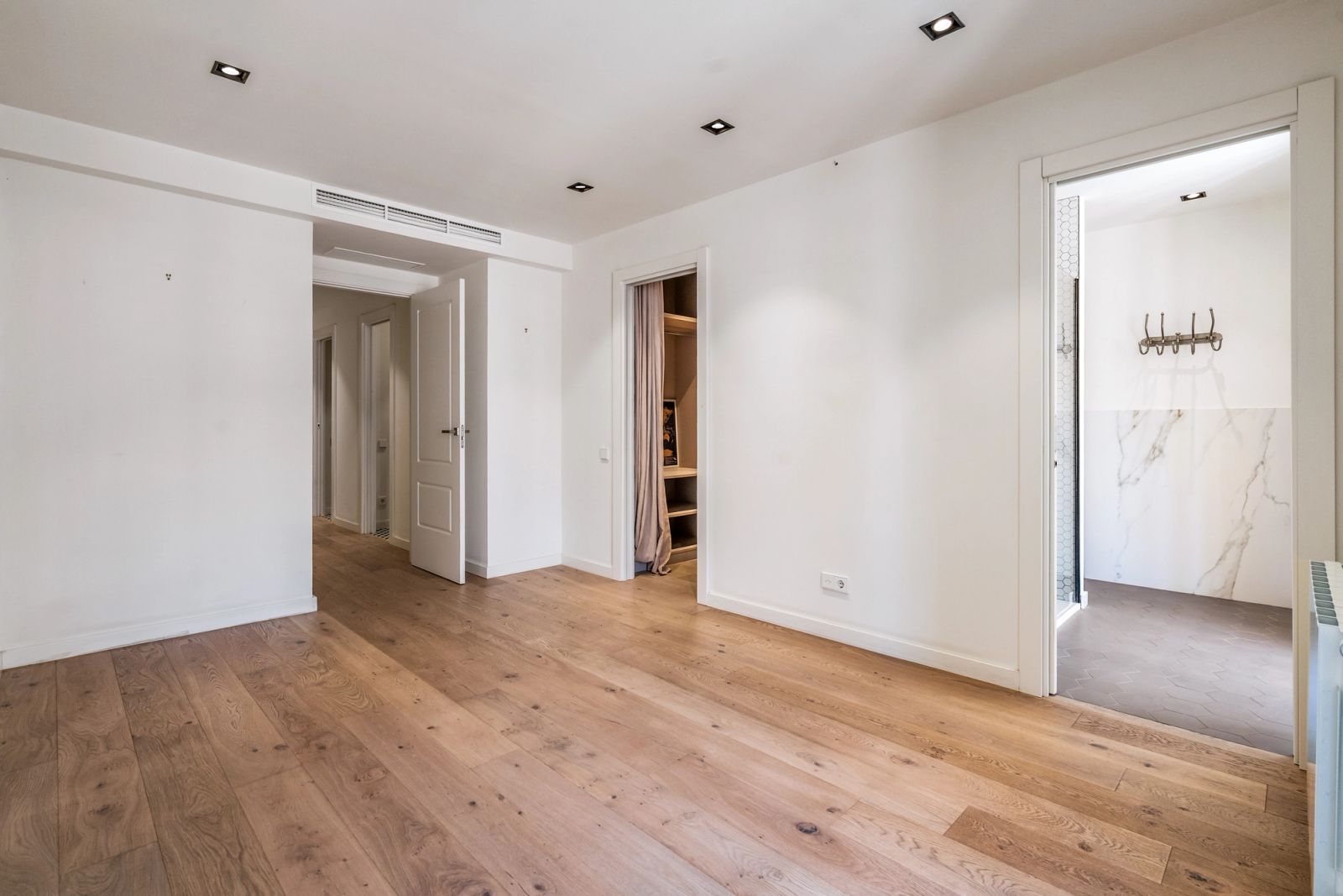 Piso de 3 dormitorios, 3 baños y 146m² en venta en Eixample, Barcelona - foto 30 de 40