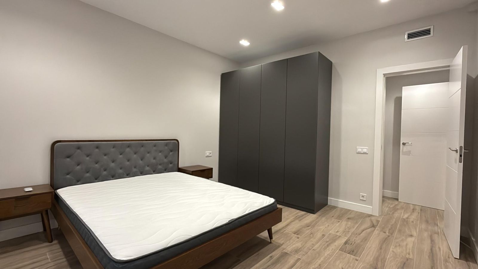 Piso de 4 dormitorios, 2 baños y 140m² en venta en Eixample, Barcelona - foto 21 de 37