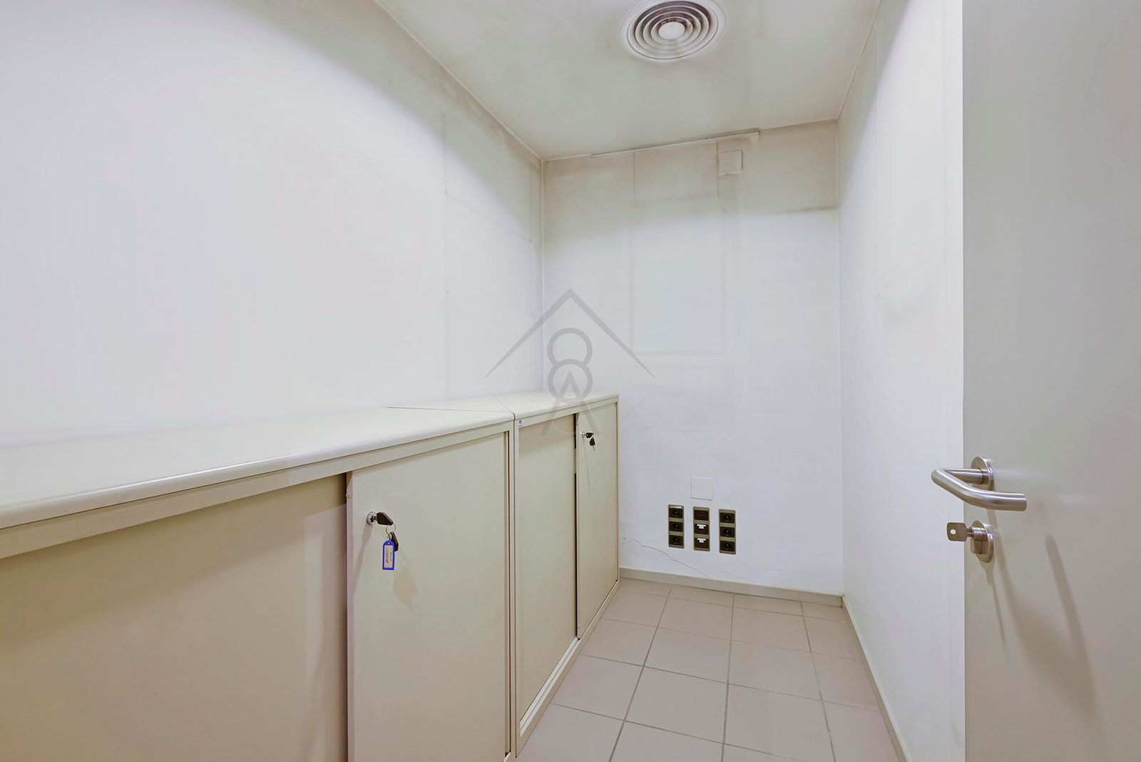 Oficina de 4 dormitorios, 2 baños y 170m² en alquiler en Les Tres Torres, Barcelona - foto 22 de 29