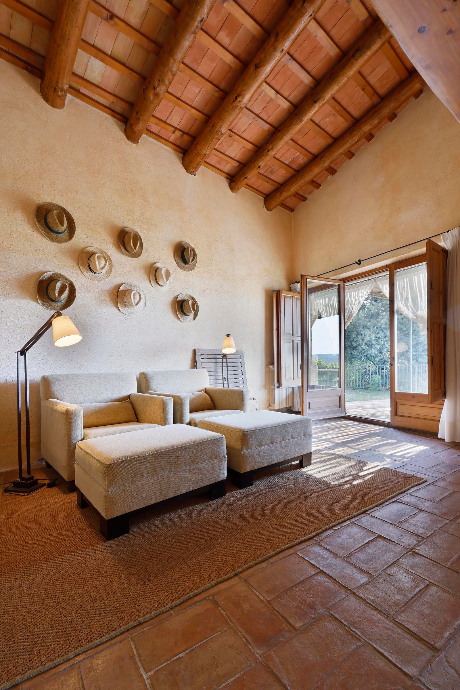 Propiedad de 3 dormitorios, 3 baños y 260m² en venta en Castell del Emporda, La Bisbal - foto 12 de 50