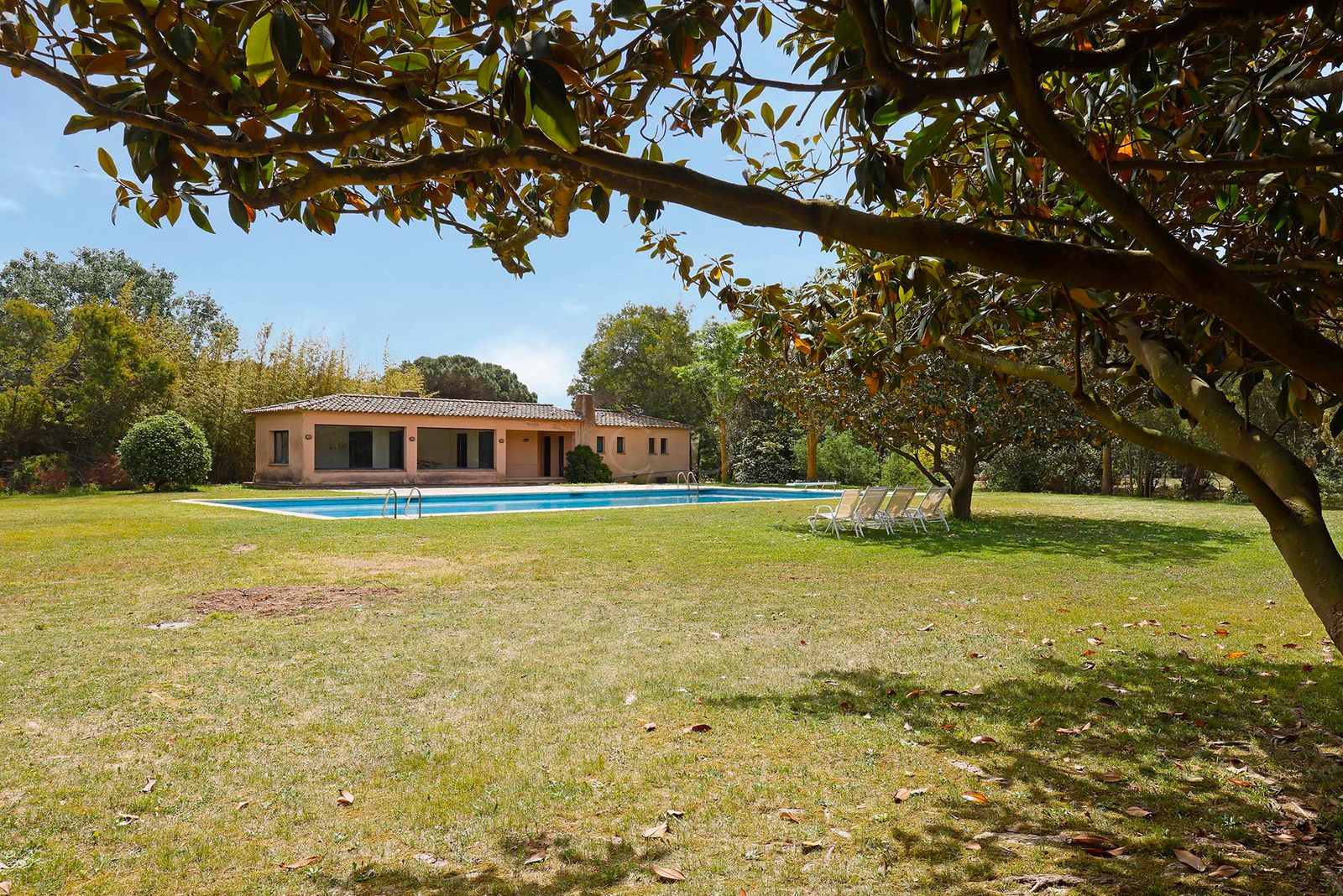 6-bedroom, 6-bathroom 1613m² villa for sale in Mont-Ras, Mont-ras - photo 34 of 35