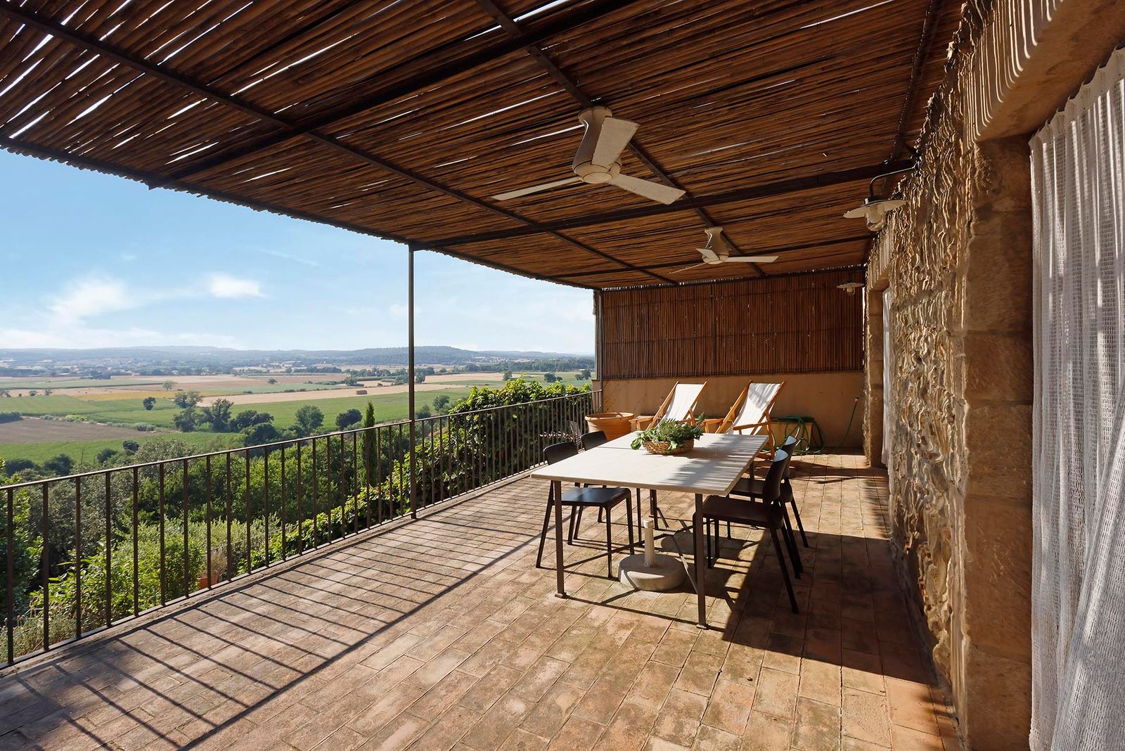 Propiedad de 3 dormitorios, 3 baños y 260m² en venta en Castell del Emporda, La Bisbal - foto 14 de 50