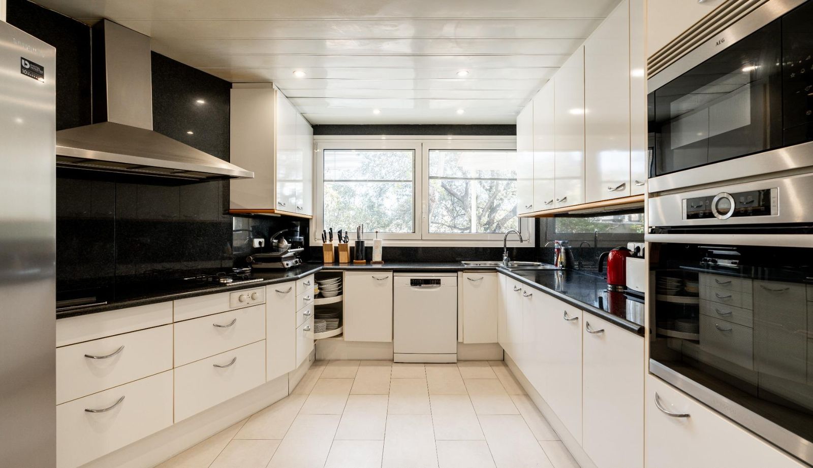 Casa de 4 dormitorios, 4 baños y 237m² en alquiler en Pedralbes, Barcelona - foto 64 de 82