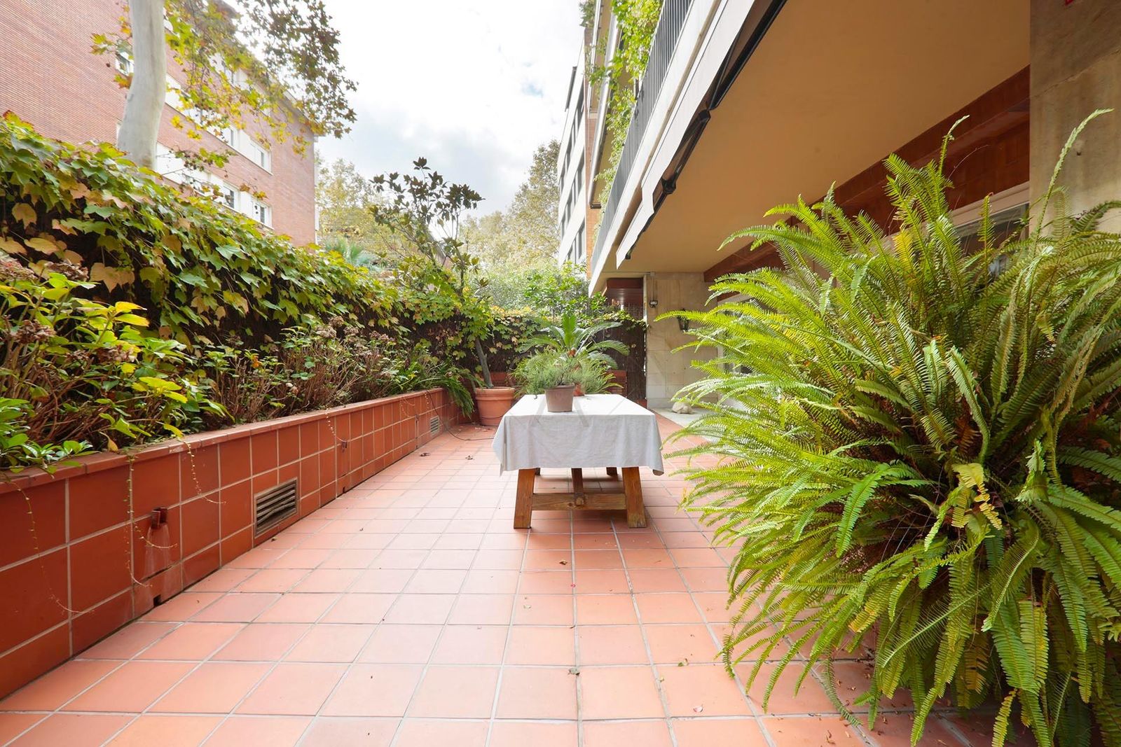 Apartamento de 3 dormitorios, 2 baños y 150m² en venta en Les Tres Torres, Barcelona - foto 12 de 57