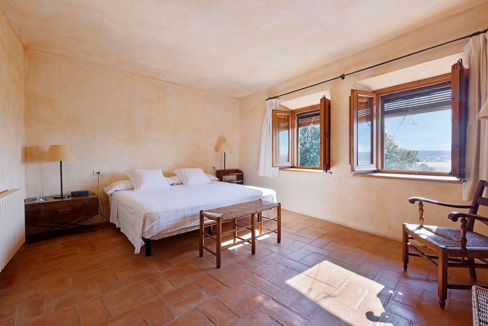 Propiedad de 3 dormitorios, 3 baños y 260m² en venta en Castell del Emporda, La Bisbal - foto 38 de 50