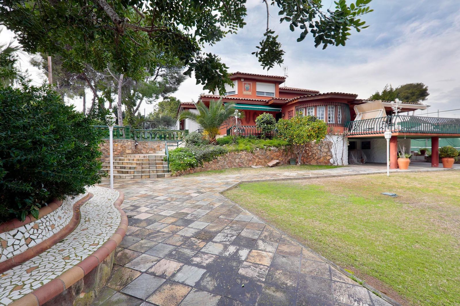 Casa de 6 dormitorios, 4 baños y 320m² en venta en Roda de Berà, Roda de Berà - foto 3 de 43