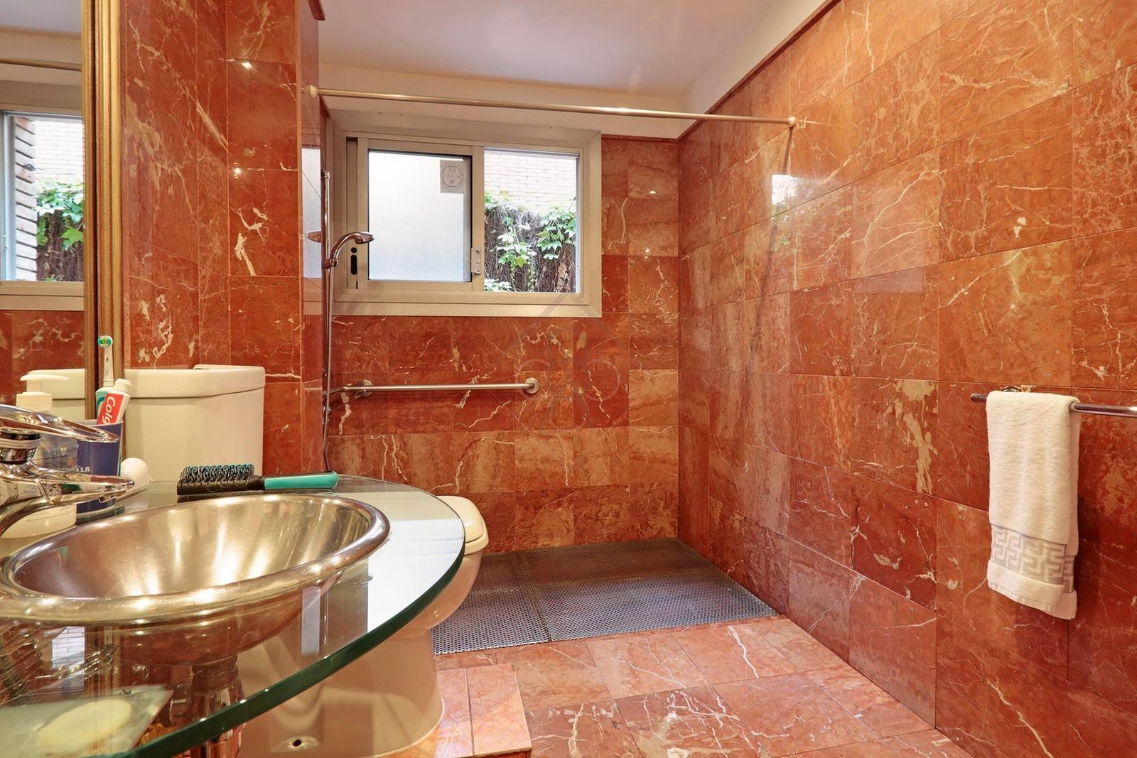 Apartamento de 3 dormitorios, 2 baños y 150m² en venta en Les Tres Torres, Barcelona - foto 39 de 57