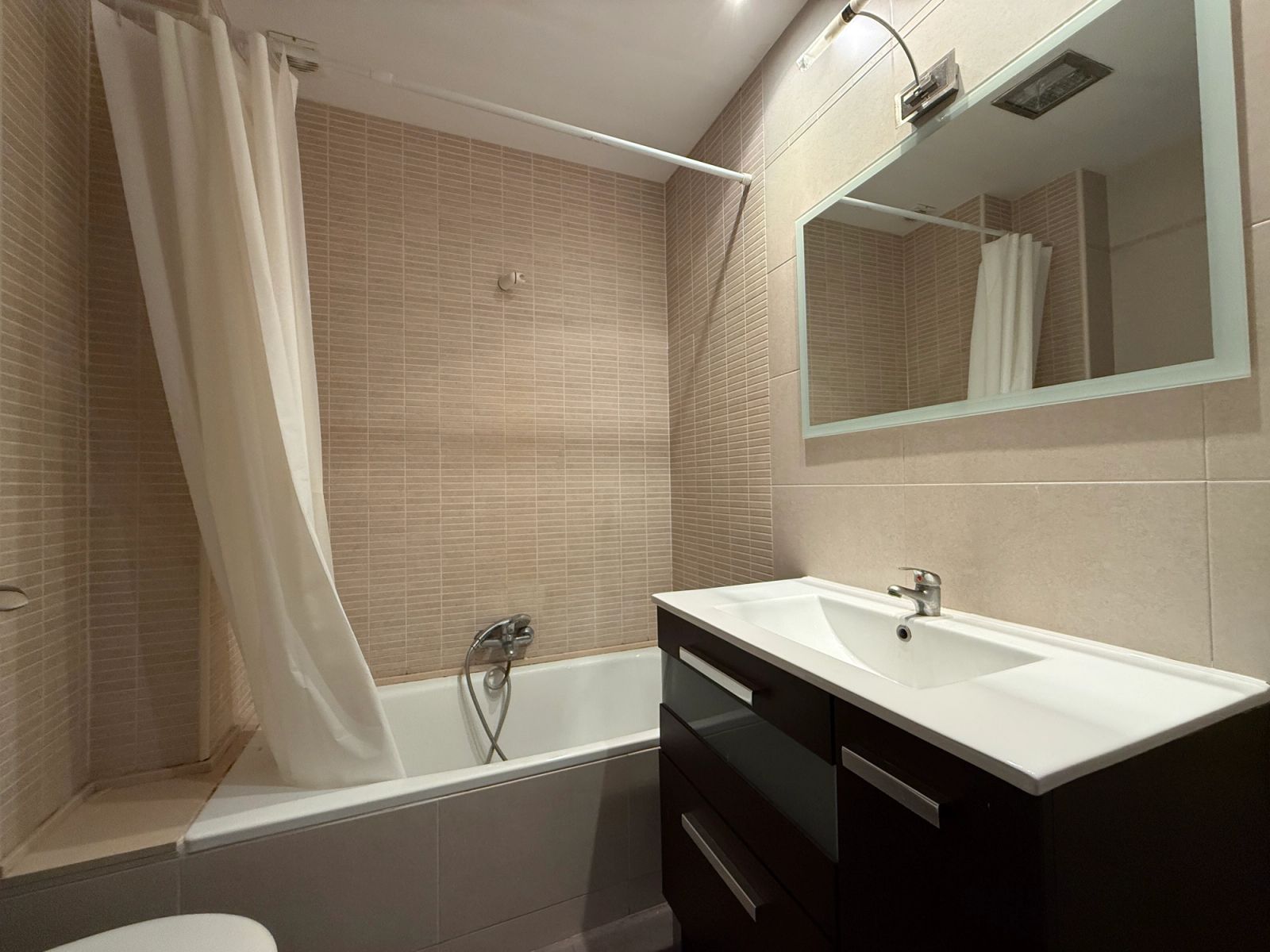 Piso de 4 dormitorios, 2 baños y 96m² en venta en Eixample, Barcelona - foto 27 de 30
