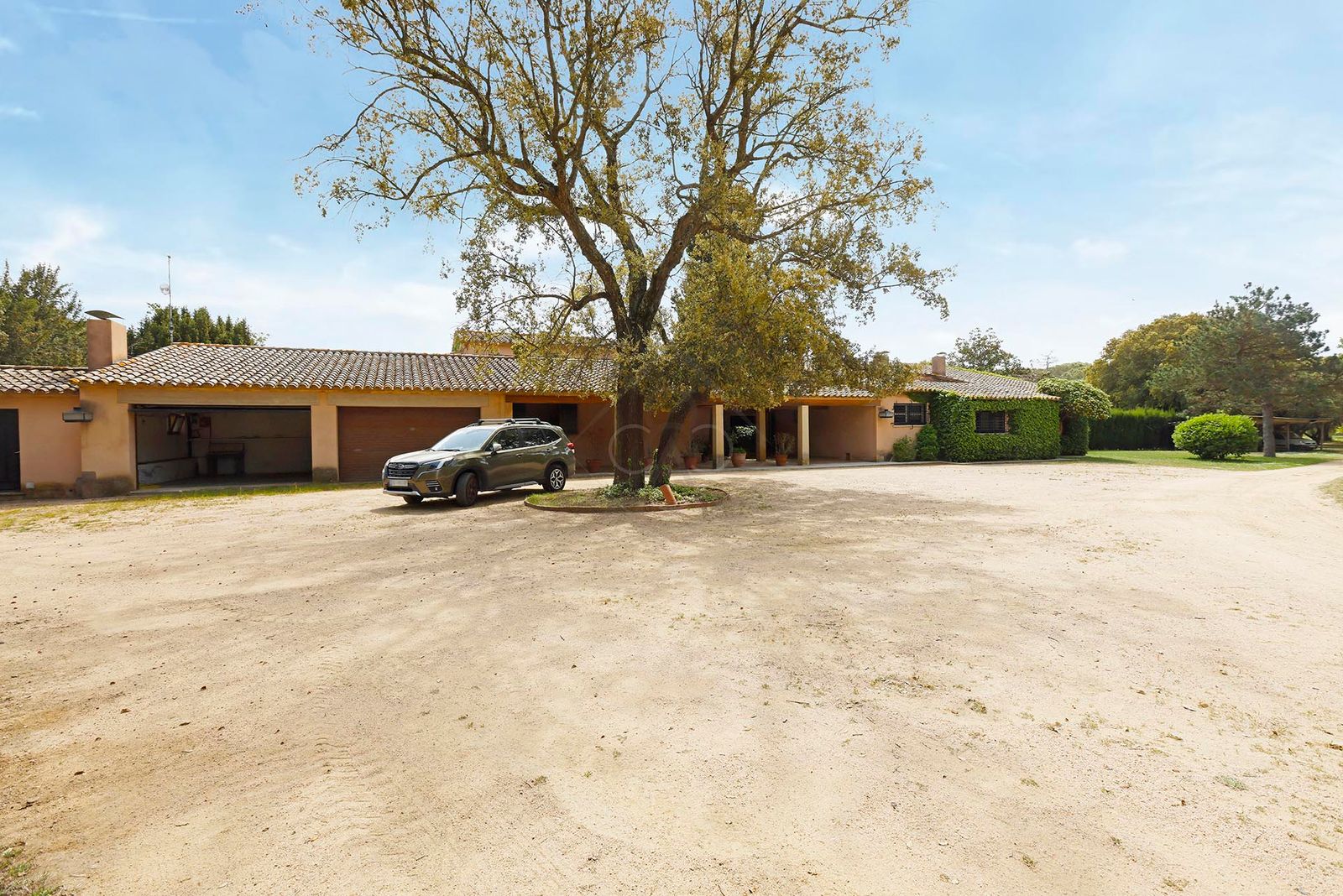 6-bedroom, 6-bathroom 1613m² villa for sale in Mont-Ras, Mont-ras - photo 33 of 35