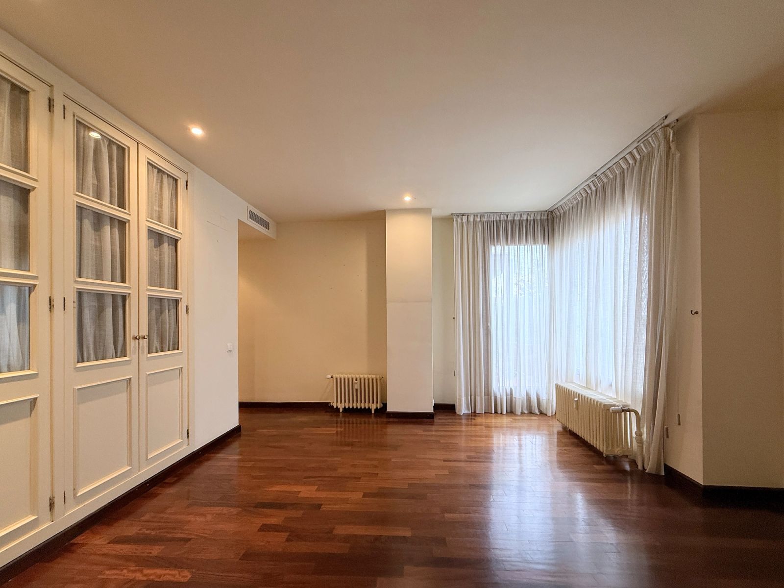 Ático de 7 dormitorios, 5 baños y 347m² en venta en Les Tres Torres, Barcelona - foto 25 de 45