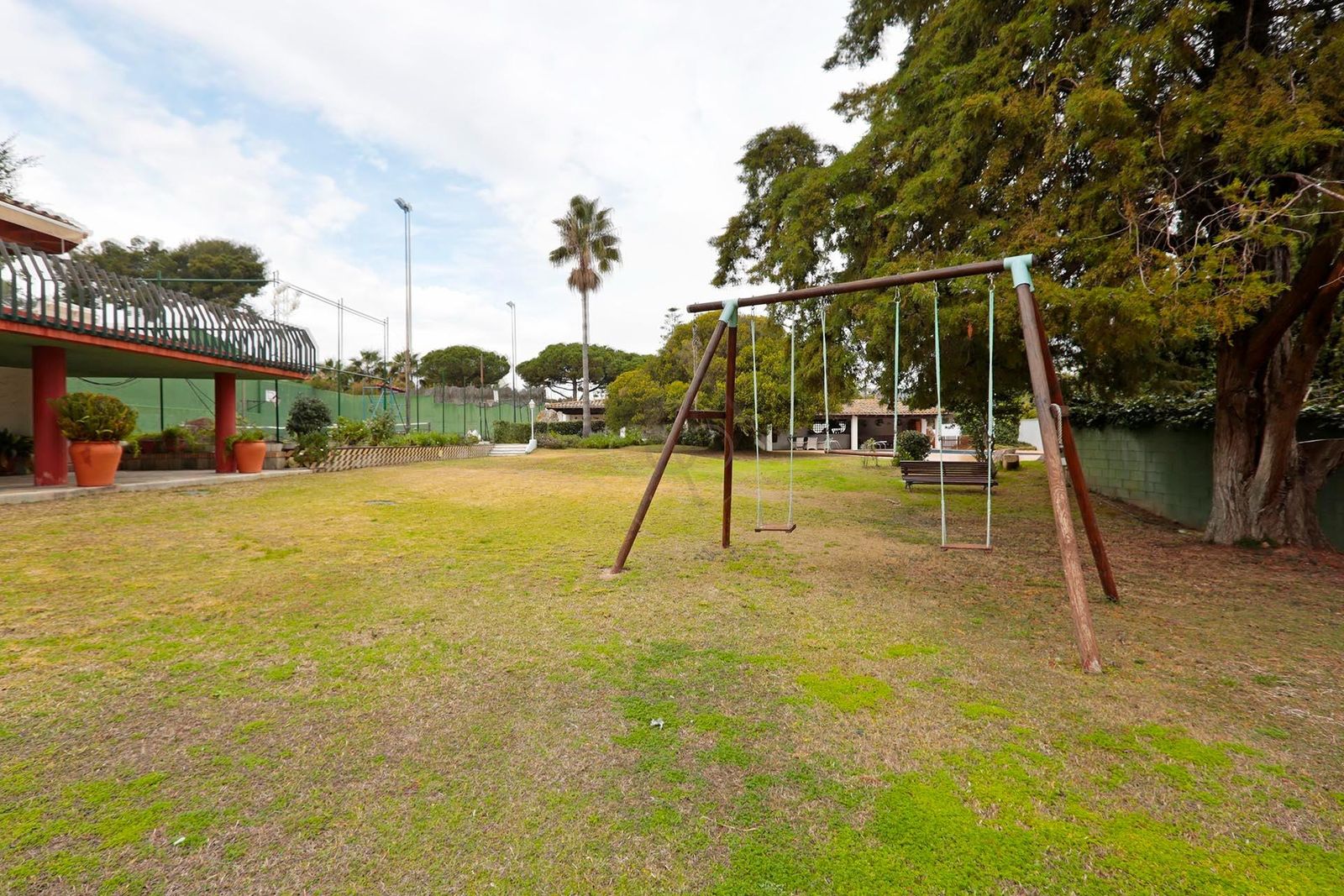 Casa de 6 dormitorios, 4 baños y 320m² en venta en Roda de Berà, Roda de Berà - foto 13 de 43