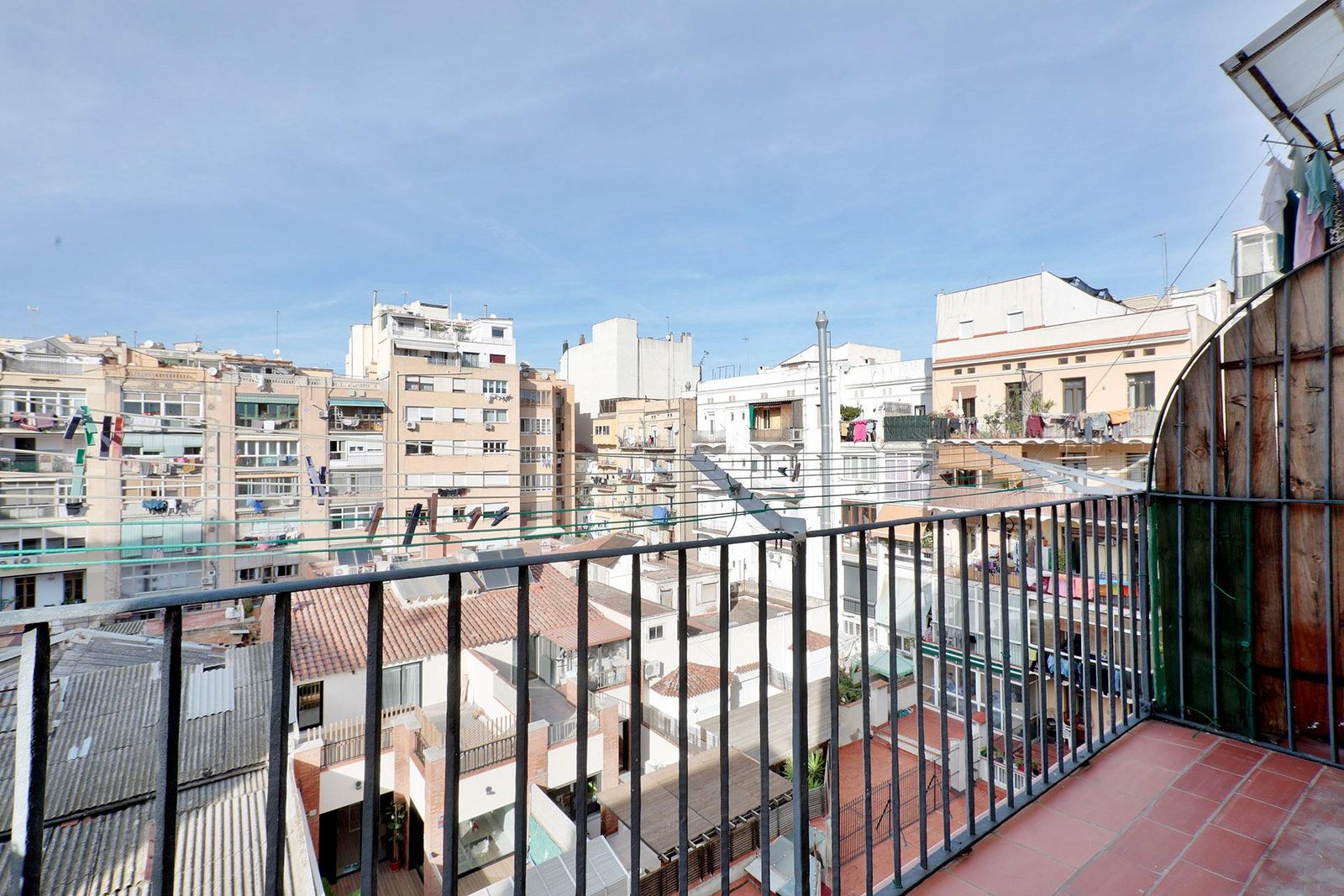 Piso de 2 dormitorios, 2 baños y 80m² en venta en Sant Antoni, Barcelona - foto 20 de 21