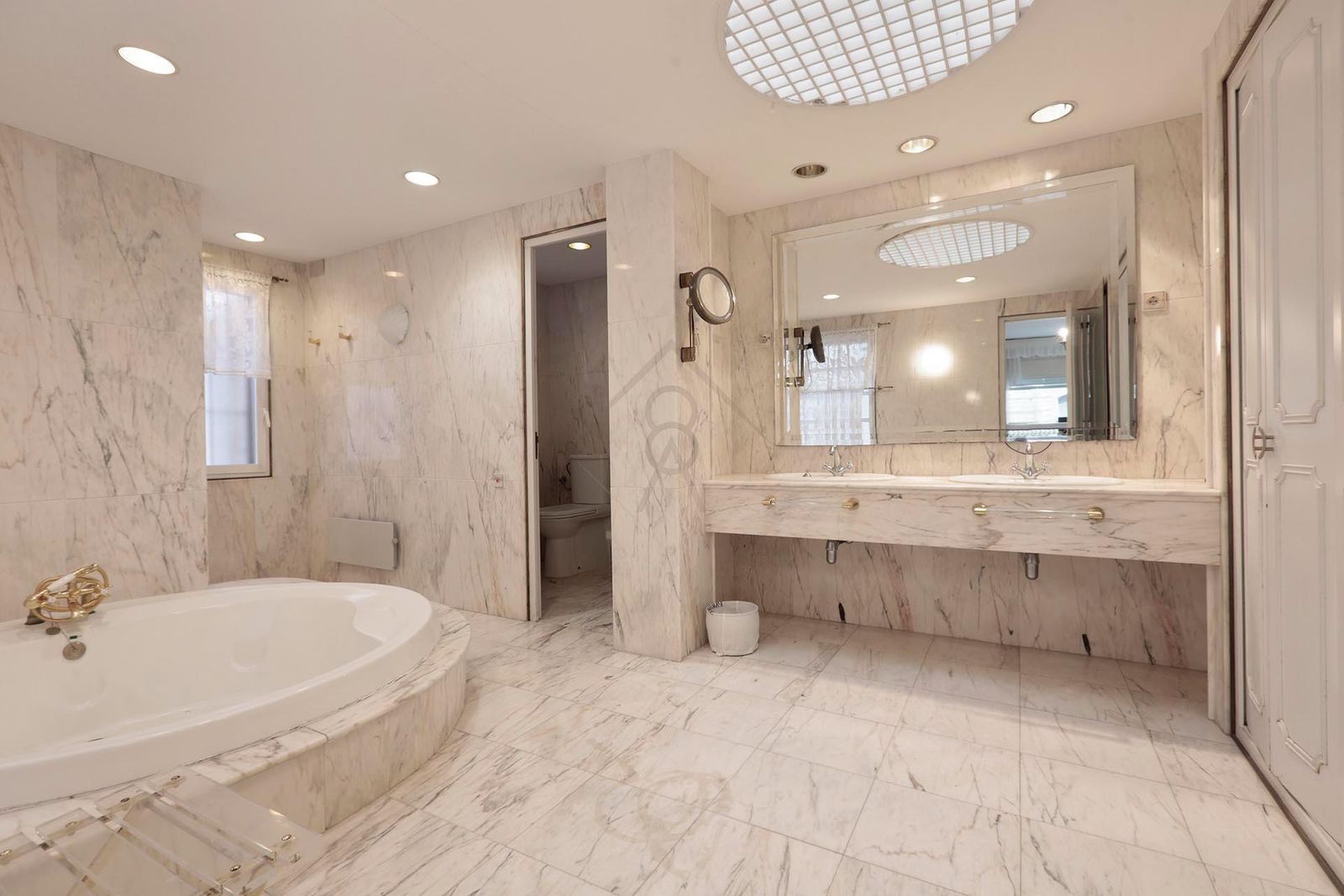 Casa de 6 dormitorios, 4 baños y 320m² en venta en Roda de Berà, Roda de Berà - foto 21 de 43