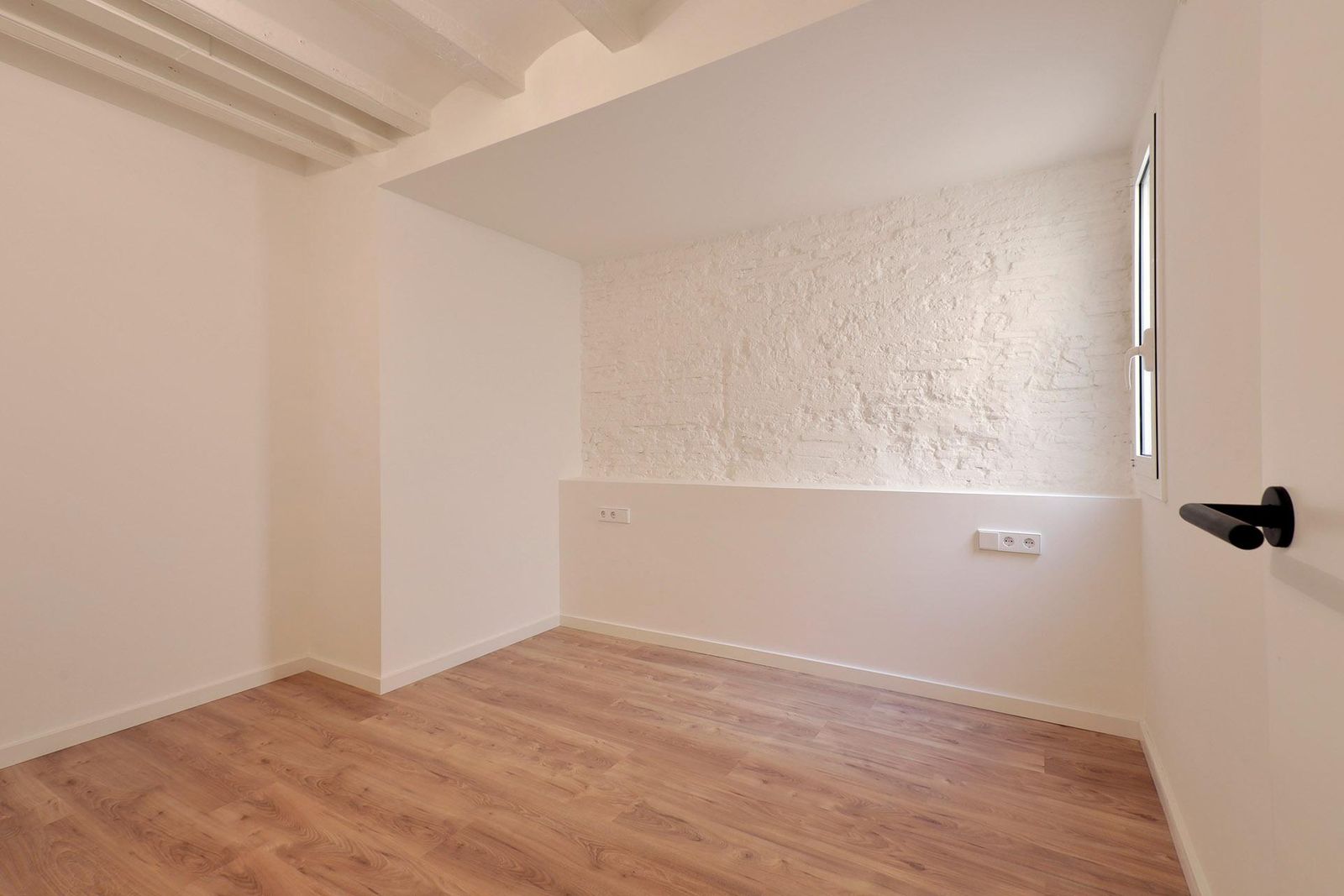 Piso de 2 dormitorios, 2 baños y 80m² en venta en Sant Antoni, Barcelona - foto 12 de 21