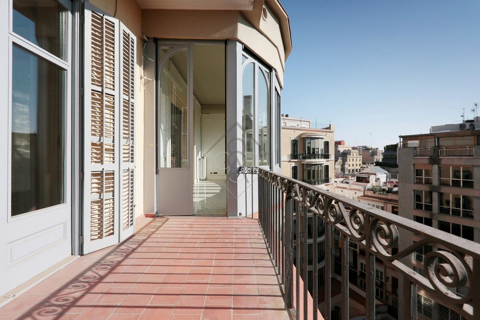 Oficina de 4 baños y 550m² en alquiler en Eixample, Barcelona - foto 27 de 33