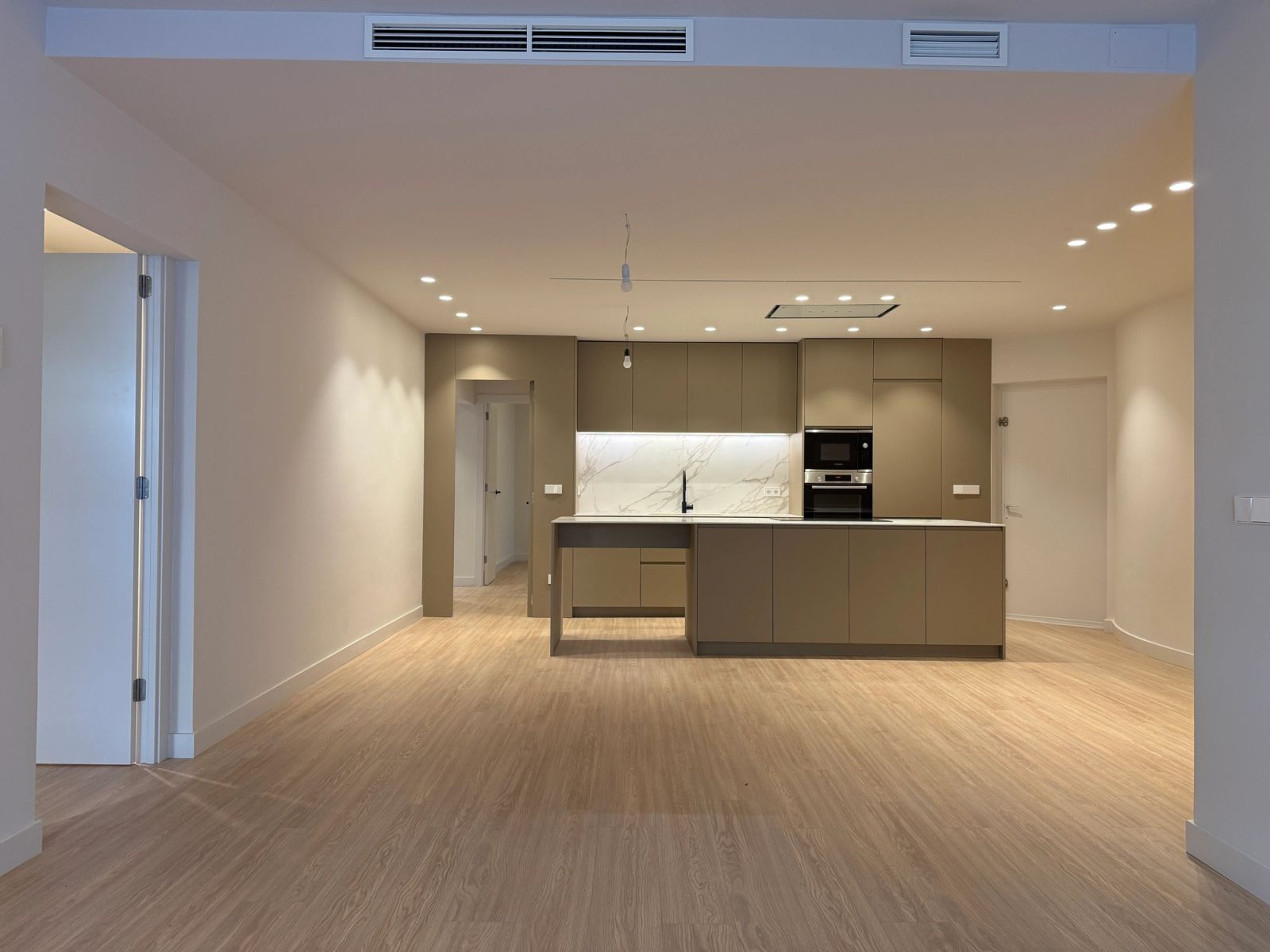 Piso de 4 dormitorios, 3 baños y 212m² en venta en Sant Gervasi, Barcelona - foto 4 de 27