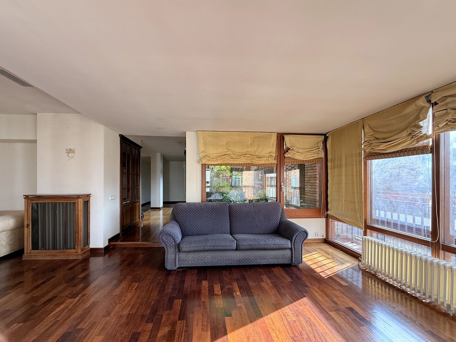 Ático de 7 dormitorios, 5 baños y 347m² en venta en Les Tres Torres, Barcelona - foto 2 de 45