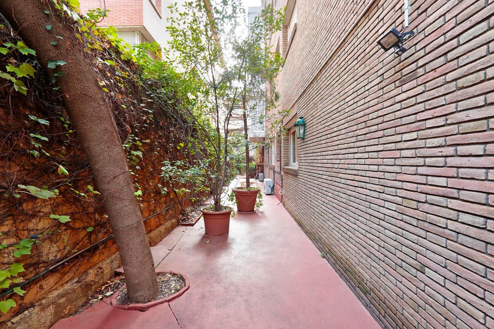 Apartamento de 3 dormitorios, 2 baños y 150m² en venta en Les Tres Torres, Barcelona - foto 52 de 57