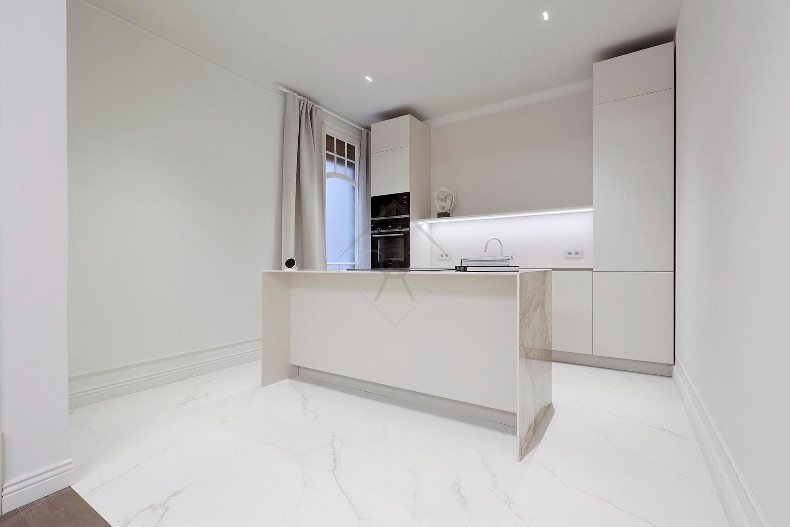 Apartamento de 4 dormitorios, 4 baños y 236m² en venta en Eixample, Barcelona - foto 9 de 33