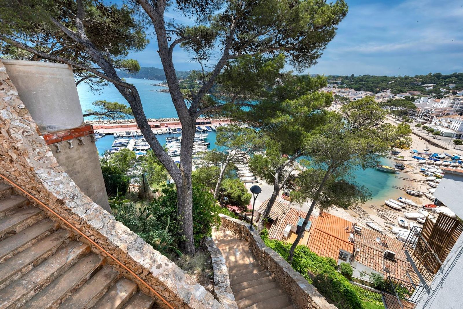 Casa de 6 dormitorios, 6 baños y 450m² en venta en Llafranc, Palafrugell - foto 16 de 50