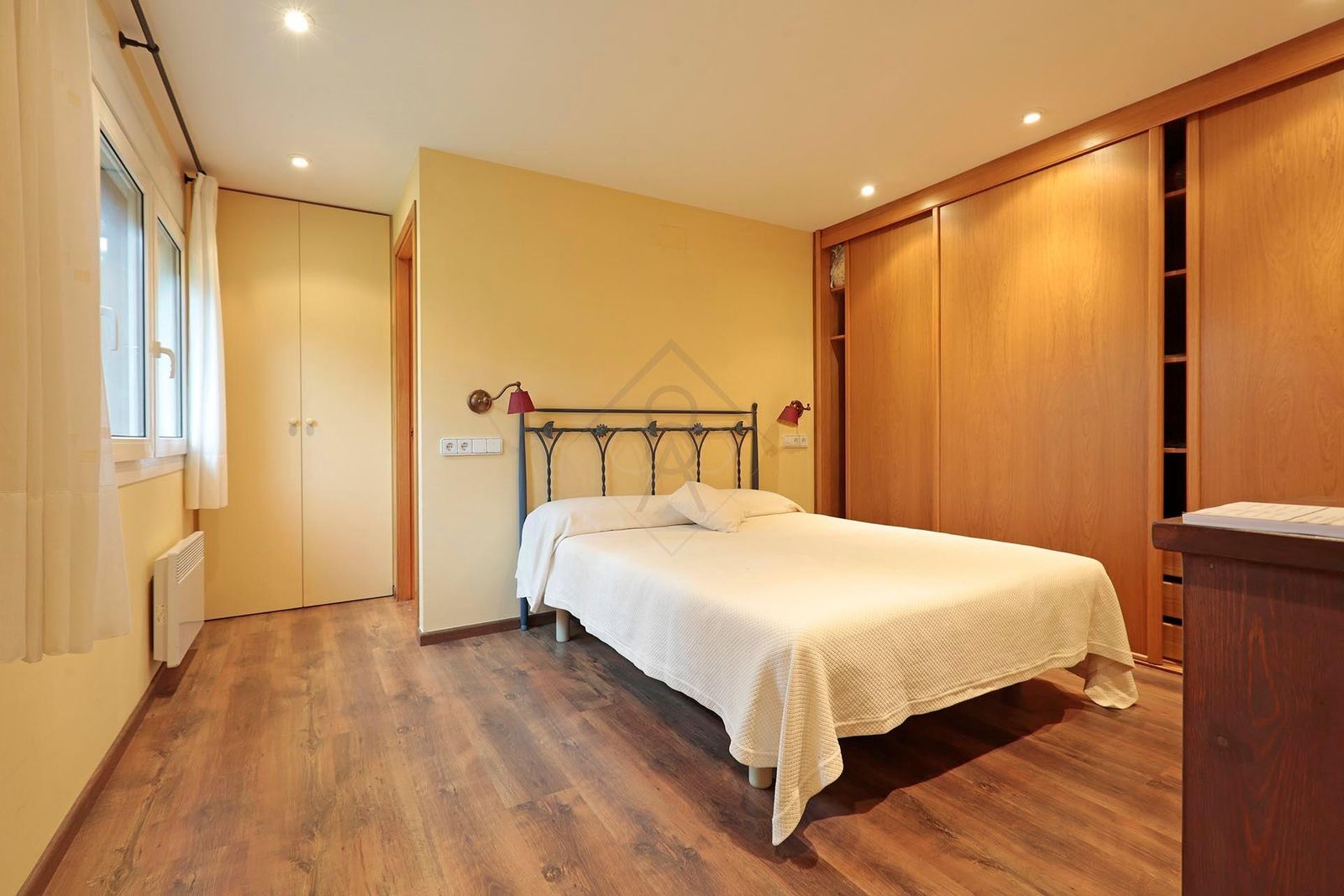 Casa de 6 dormitorios, 4 baños y 320m² en venta en Roda de Berà, Roda de Berà - foto 28 de 43