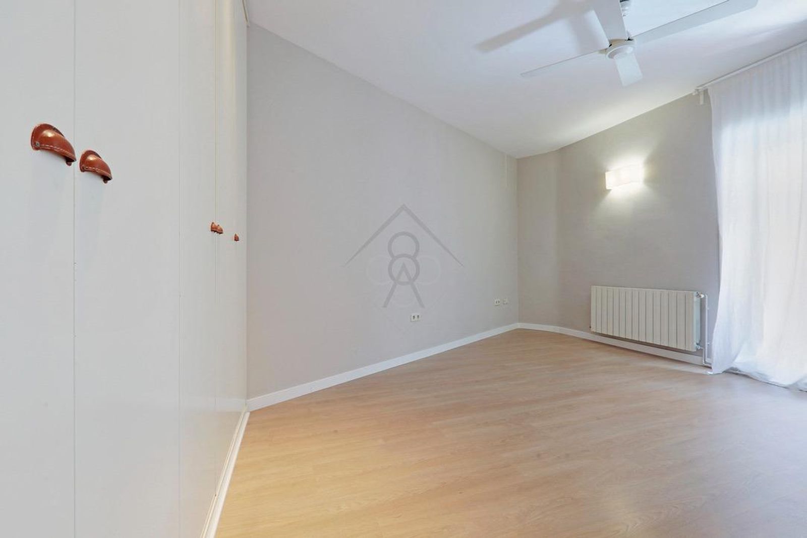 Apartamento de 4 dormitorios, 2 baños y 150m² en venta en Les Tres Torres, Barcelona - foto 8 de 30