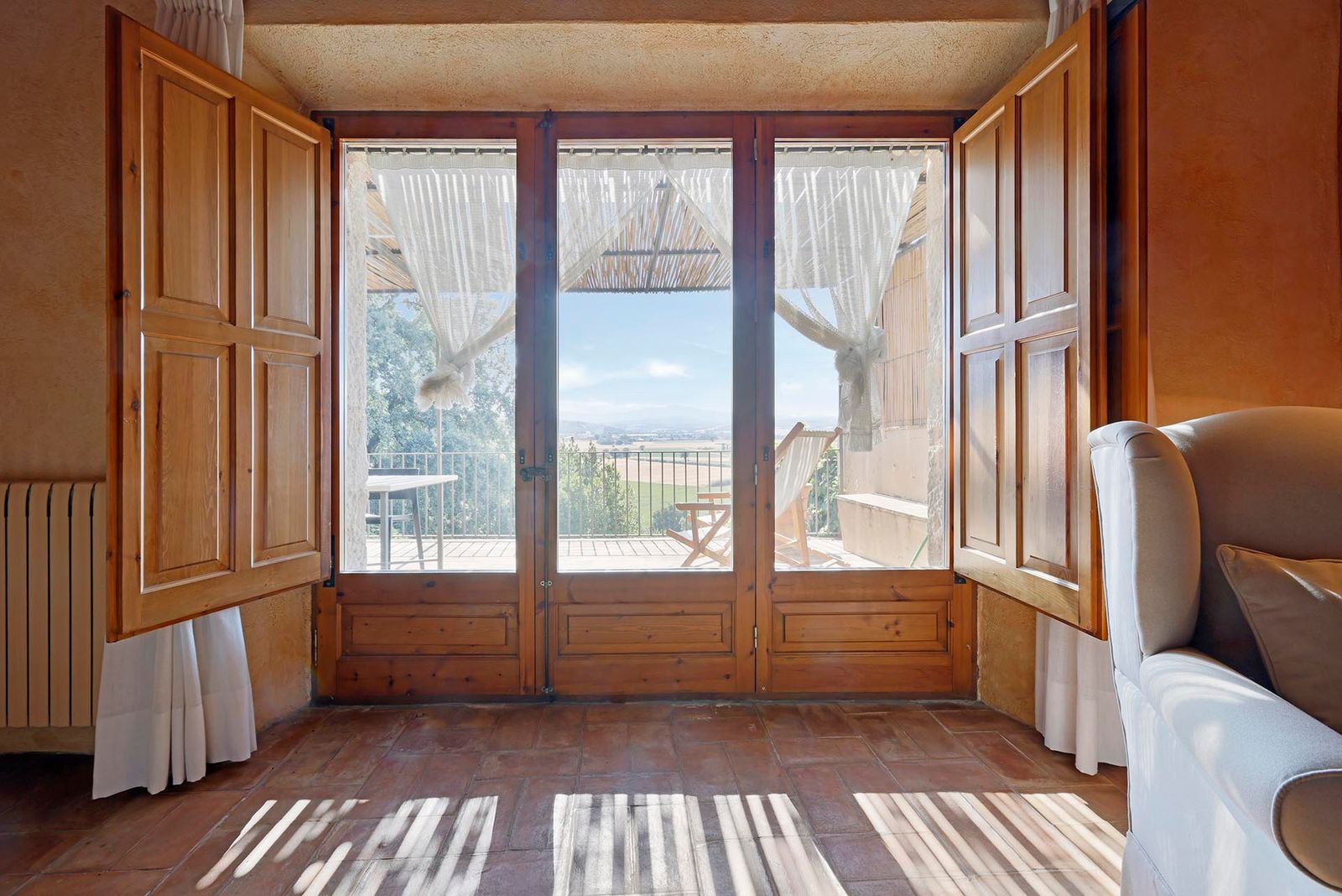 Propiedad de 3 dormitorios, 3 baños y 260m² en venta en Castell del Emporda, La Bisbal - foto 10 de 50