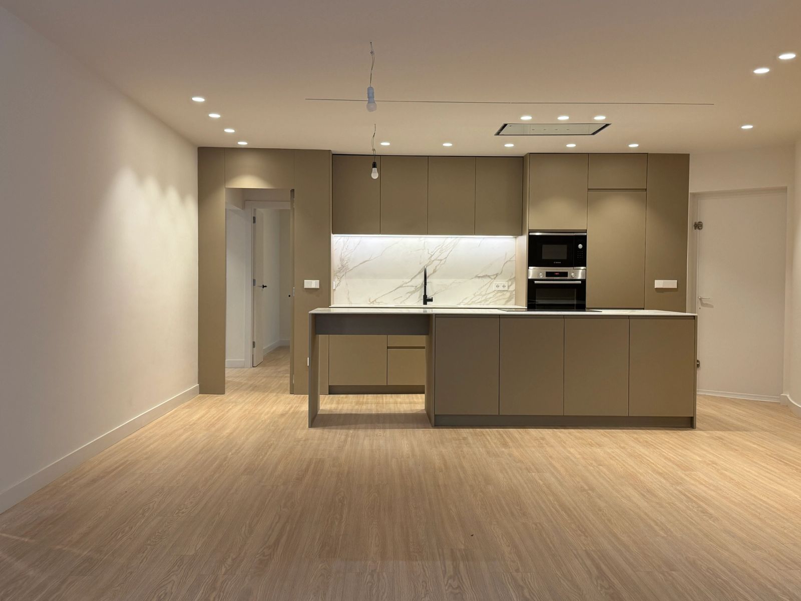 Piso de 4 dormitorios, 3 baños y 212m² en venta en Sant Gervasi, Barcelona - foto 2 de 27
