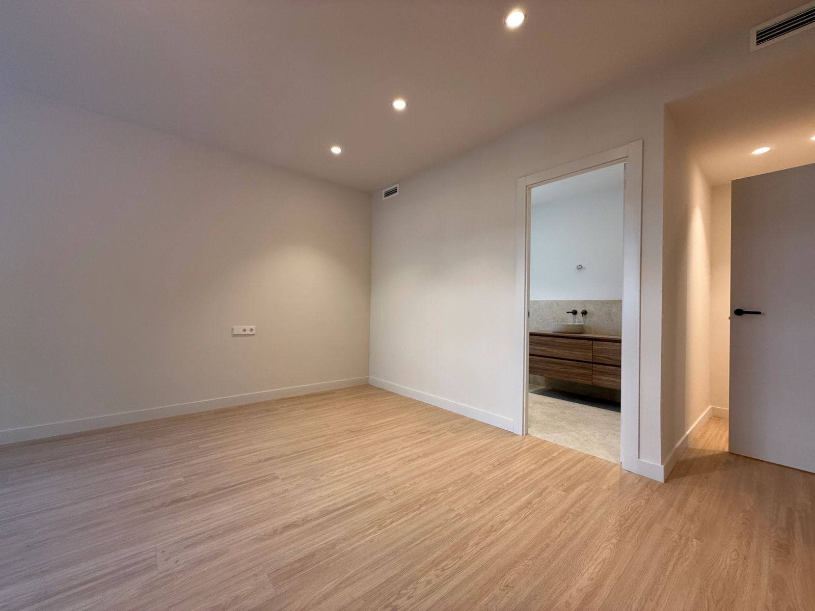 Piso de 4 dormitorios, 3 baños y 212m² en venta en Sant Gervasi, Barcelona - foto 7 de 27